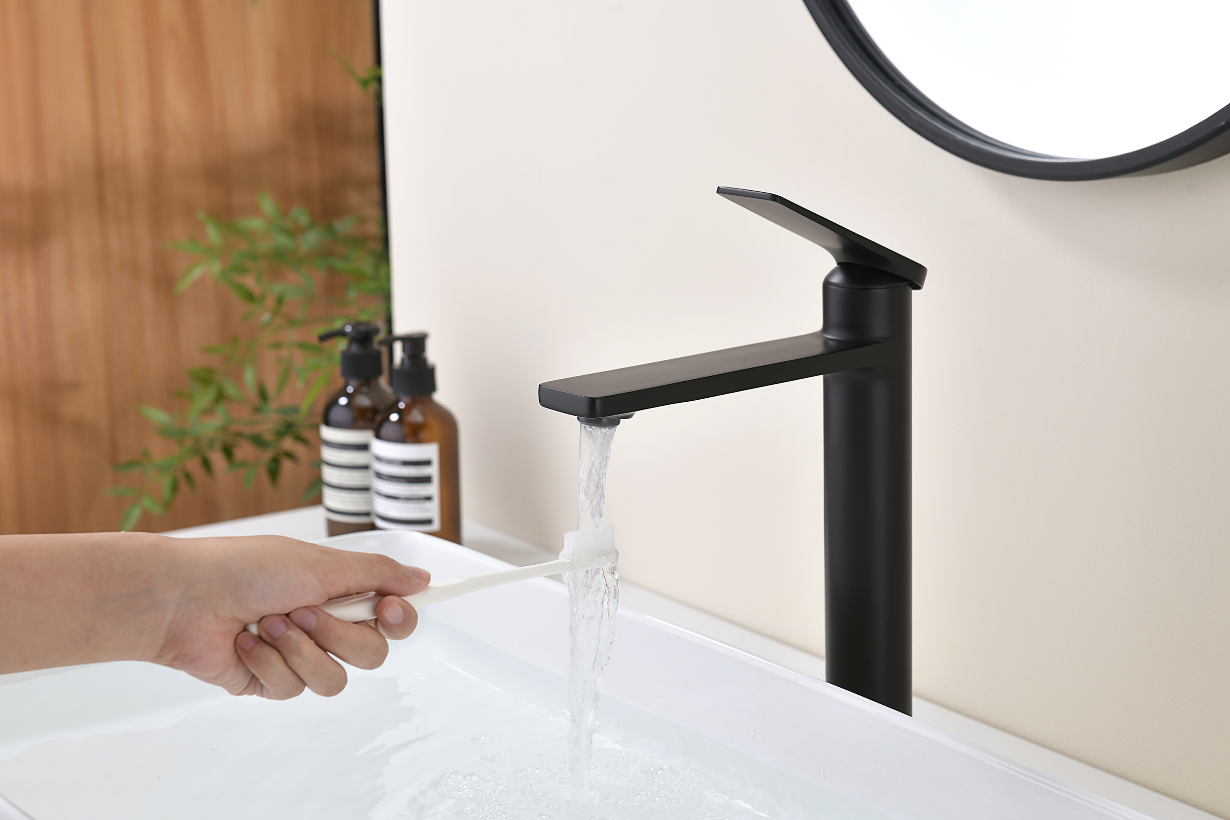 07112-C Смеситель од. для раковины-чаши (ЧЕРНЫЙ) GANZER (10/1шт)