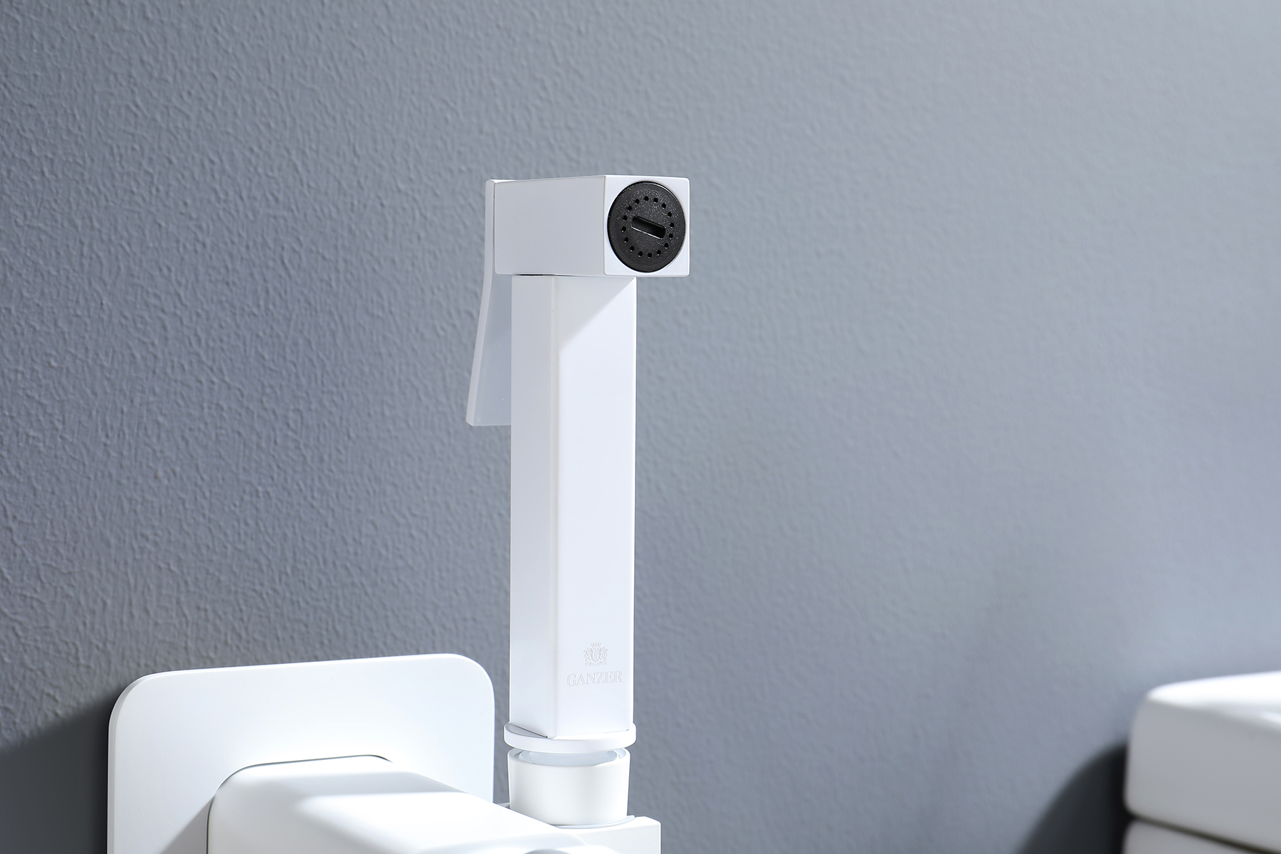 12157-F Смеситель встраиваемый с ГИГ. душем (БЕЛЫЙ) GANZER (10/1шт)