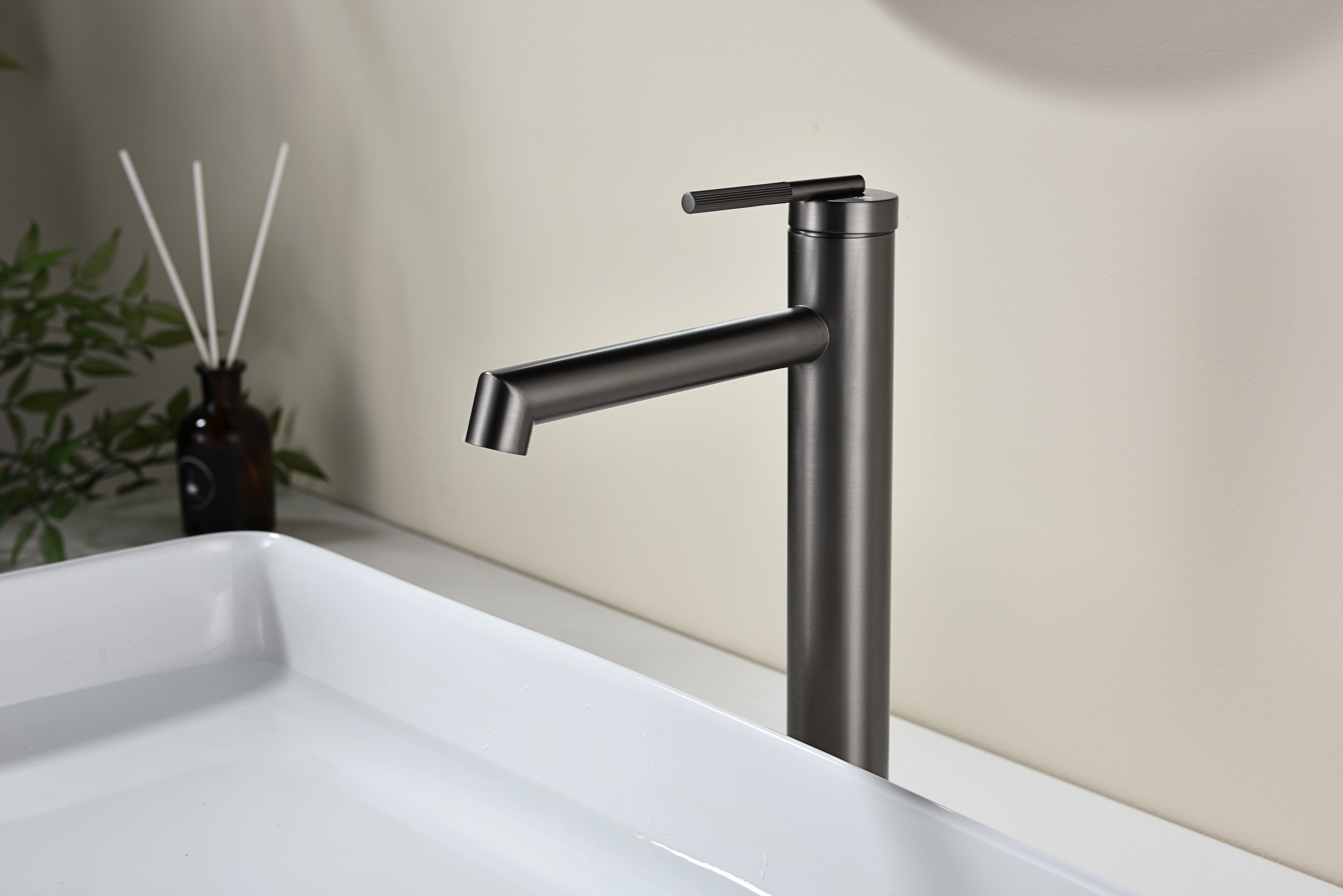 19112-Q Смеситель од. для раковины-чаши (ГРАФИТ) GANZER (10/1шт)