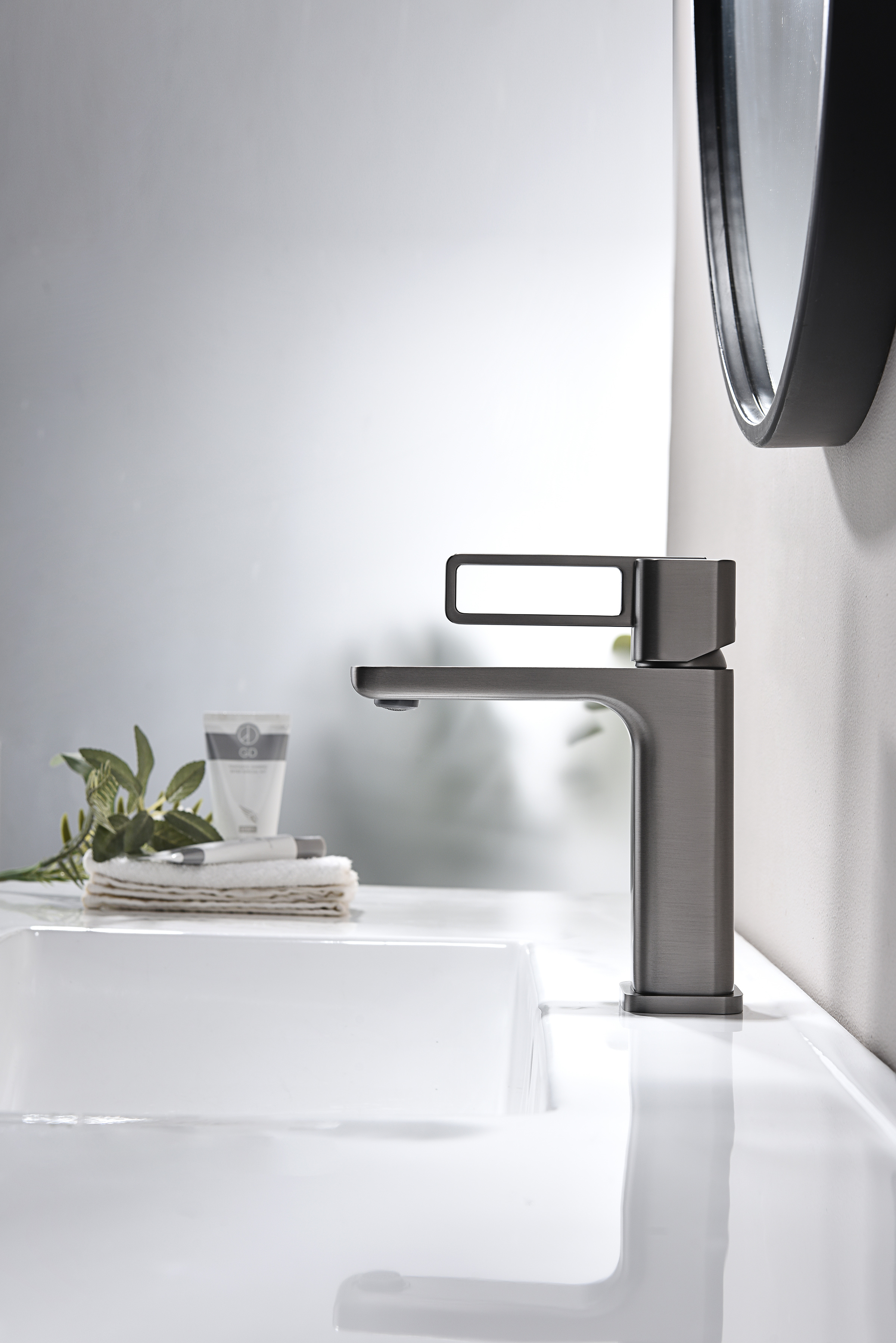 12111-Q Смеситель од. для раковины (ГРАФИТ) GANZER (10/1шт)