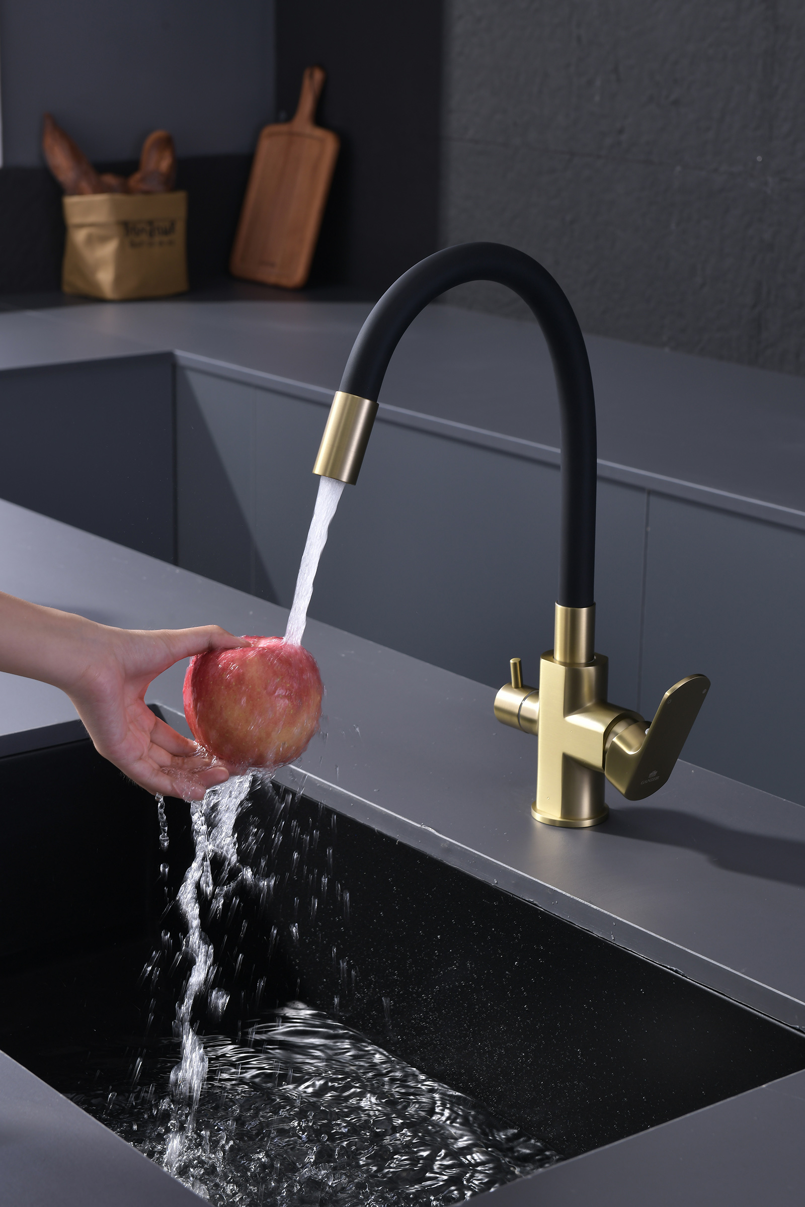 06127-S Смеситель для кухни с гиб. изл. и под. фильтра (Мат. Золото) GANZER (10/1шт)