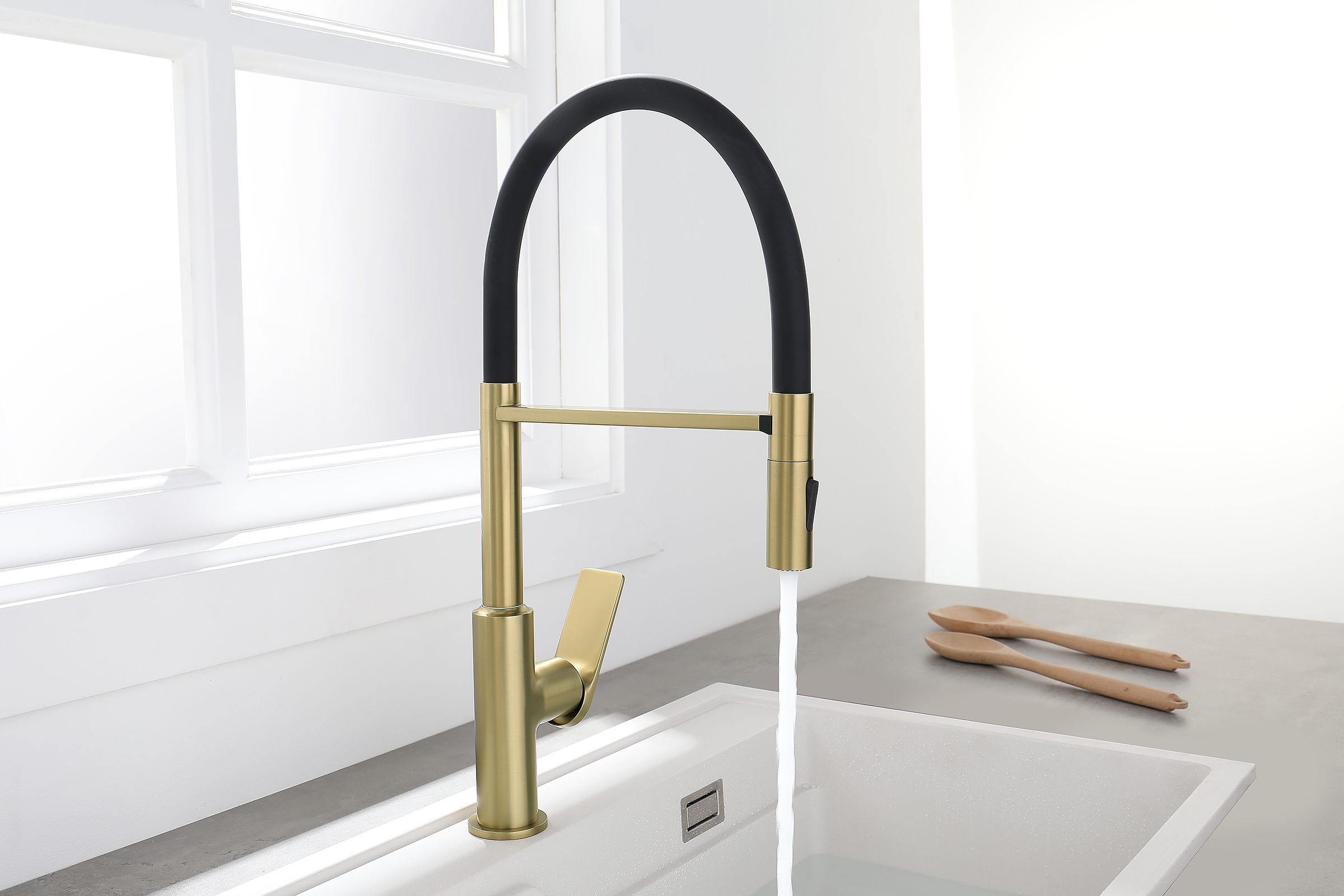 07126-S Смеситель для кухни с гиб. МАГНИТ. изливом (Мат. Золото+ЧЕР.) GANZER (10/1шт)