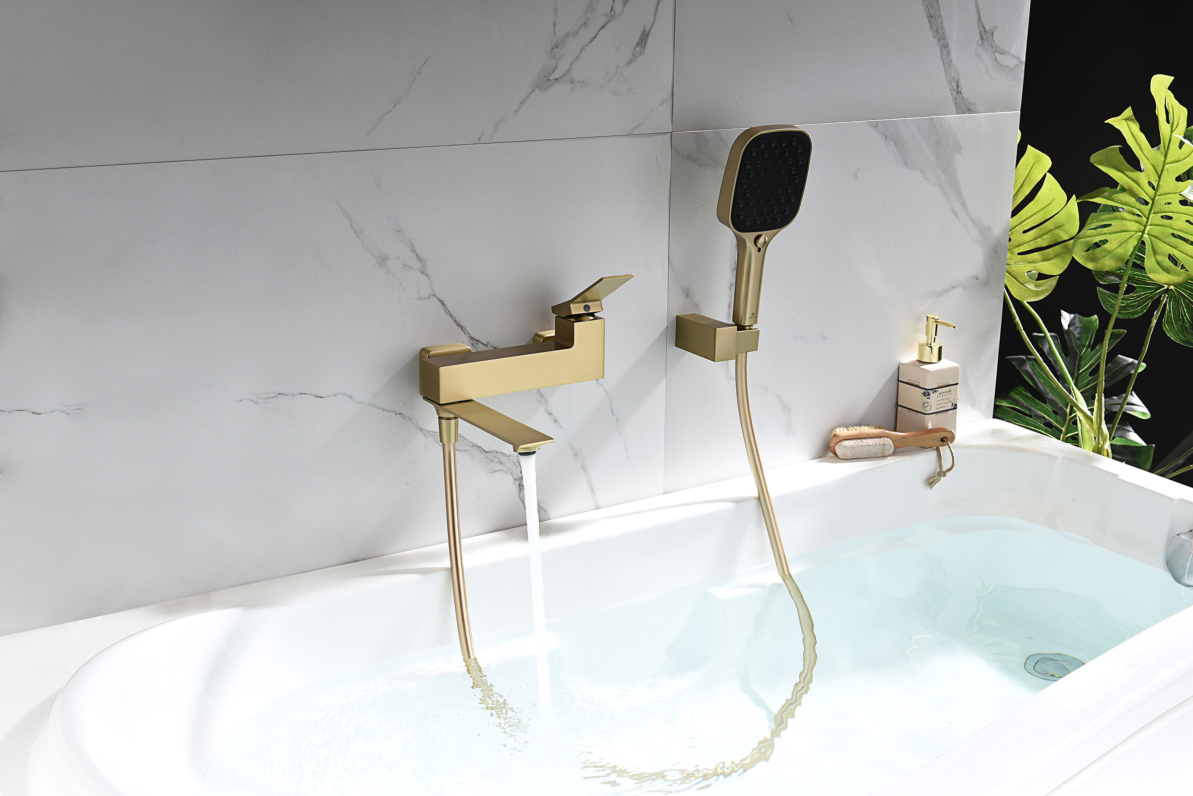 05132-S Смеситель од. для ванны кор. (Мат. Золото)  GANZER  (8/1шт)