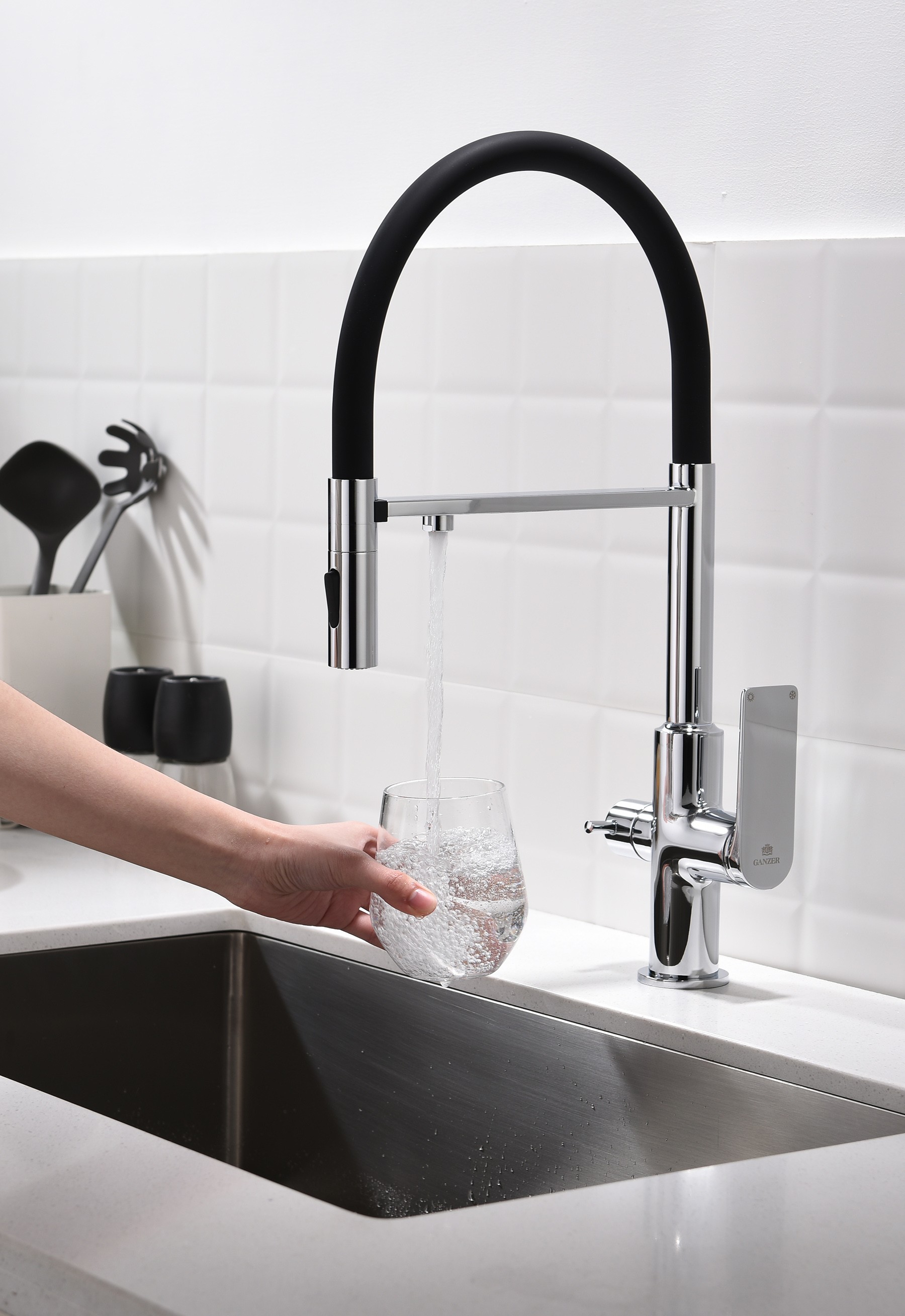 07127 Смес. для кухни с гиб МАГ. изл. и под. фильт. (ХРОМ+ЧЕР.) GANZER (10/1шт)