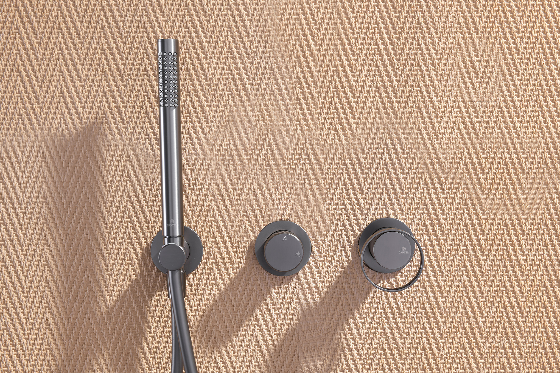 19164-Q Встроенный смес для душа с 2-функ. (ГРАФИТ) GANZER  (6/1шт)