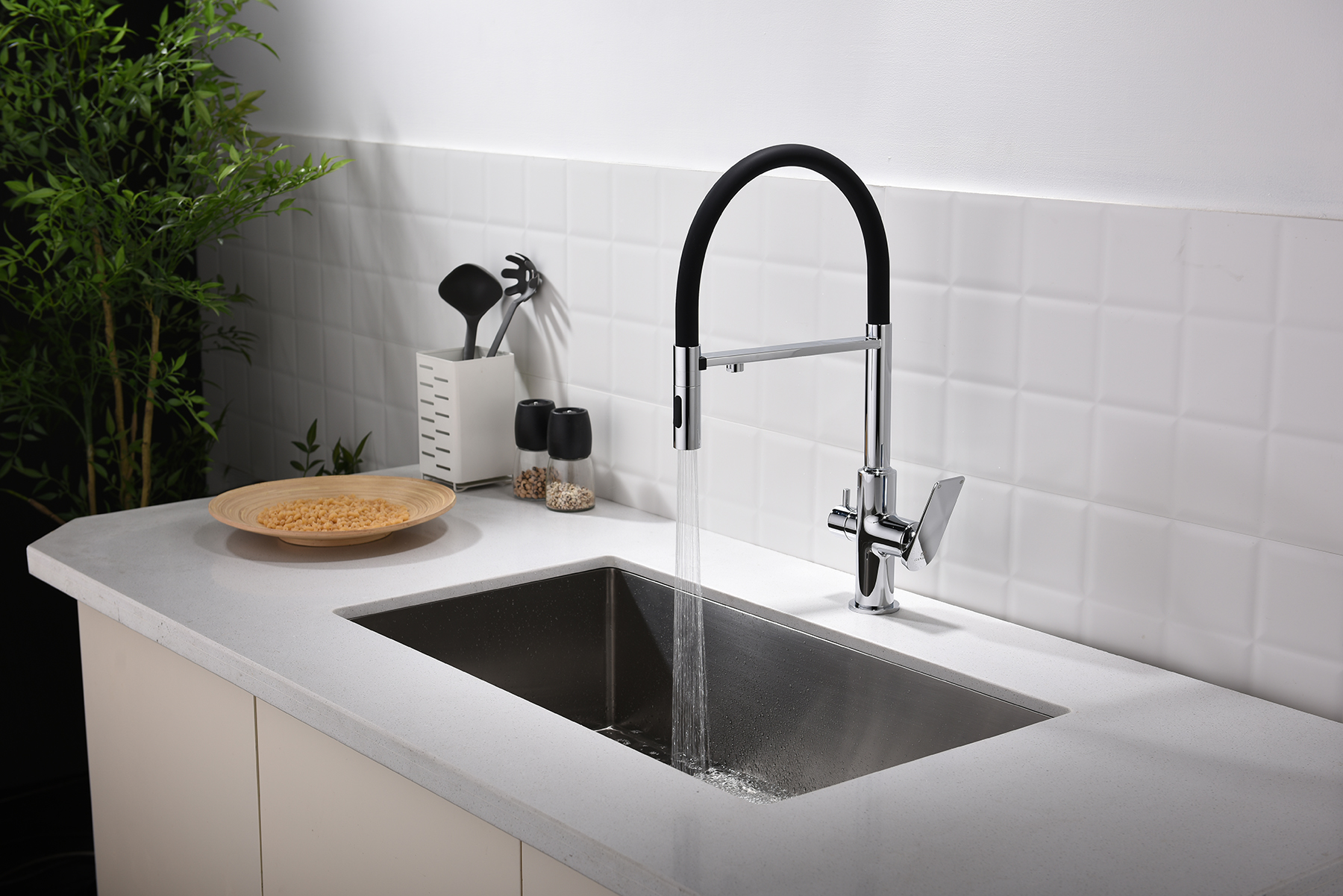 07127 Смес. для кухни с гиб МАГ. изл. и под. фильт. (ХРОМ+ЧЕР.) GANZER (10/1шт)