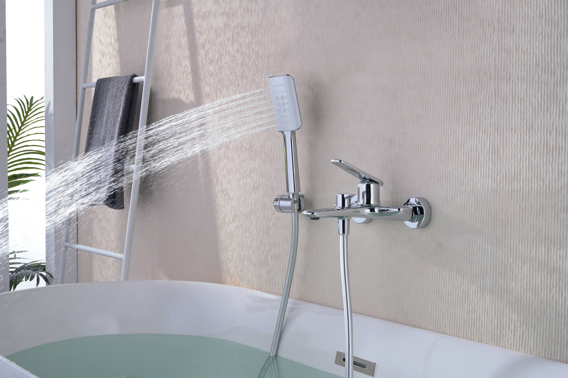 02131 Смеситель од. для ванны кор. (ХРОМ)  GANZER  (8/1шт)