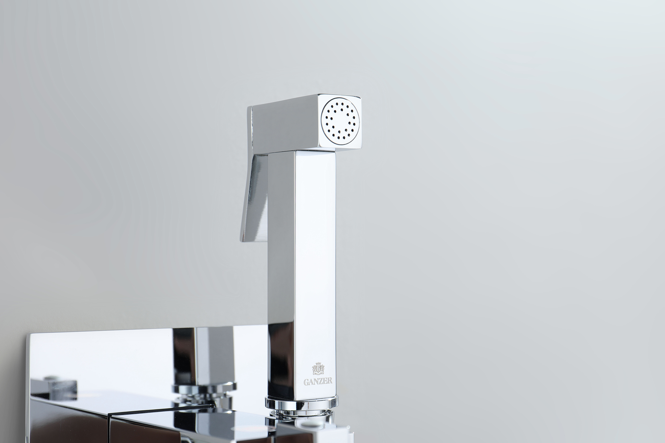 01157 Смеситель встраиваемый с ГИГ. душом (ХРОМ) GANZER (10/1шт)