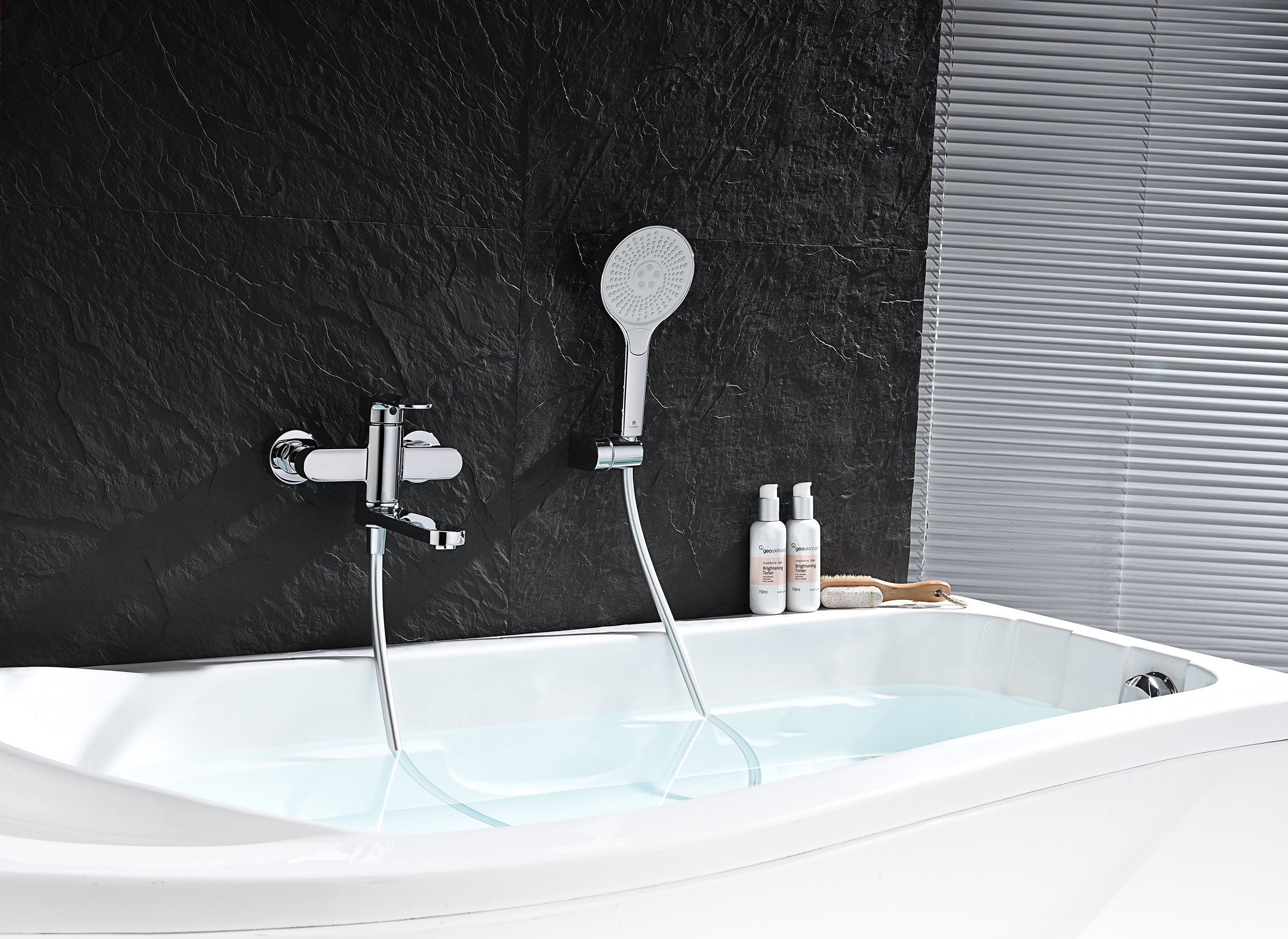 06132 Смеситель од. для ванны кор. (ХРОМ)  GANZER  (8/1шт)