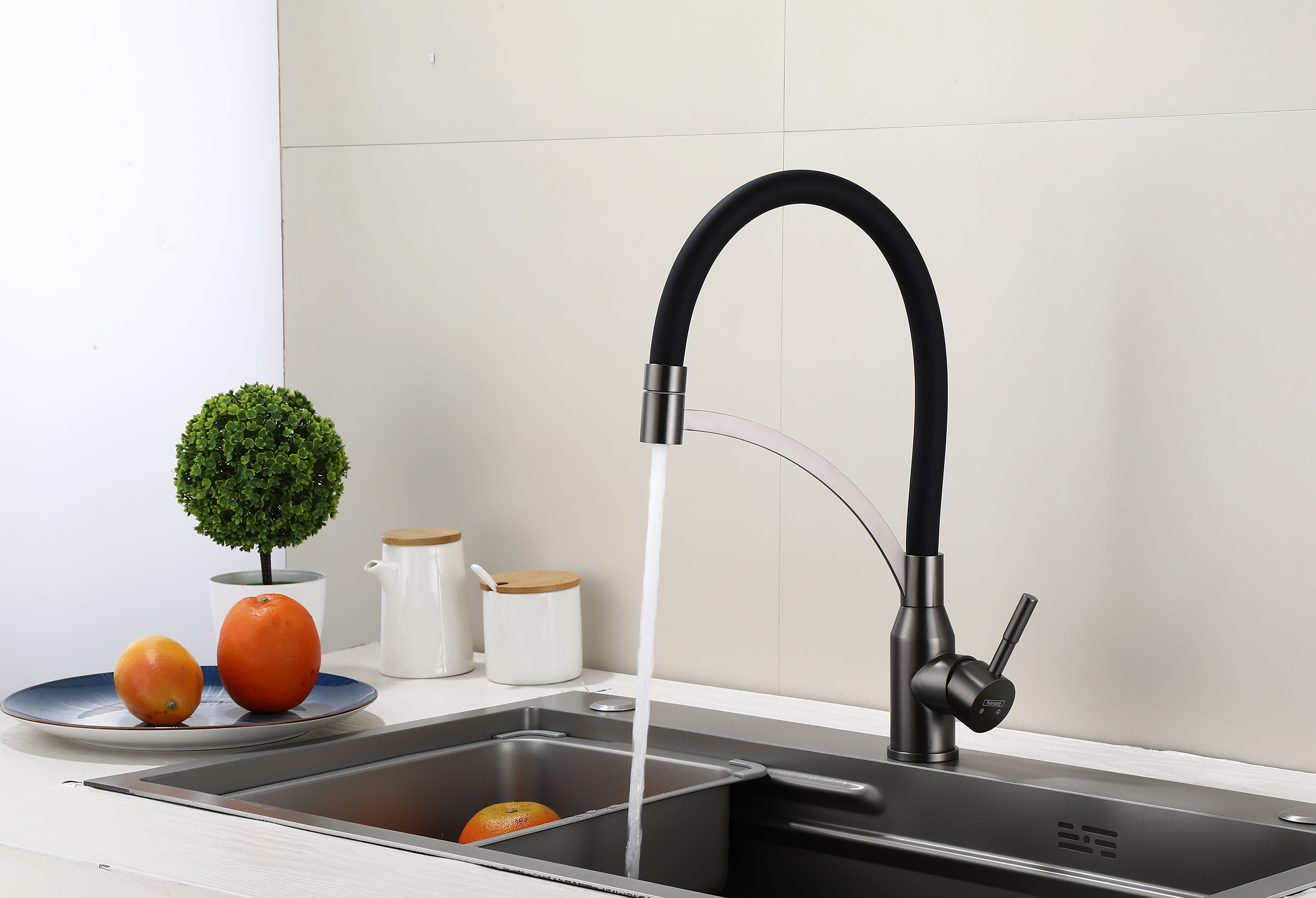 56043-PC Смес. из НЕРЖ. для кух. (ГРАФИТ с гиб. ЧЕР. изл.) HANSEN  (20/1шт)