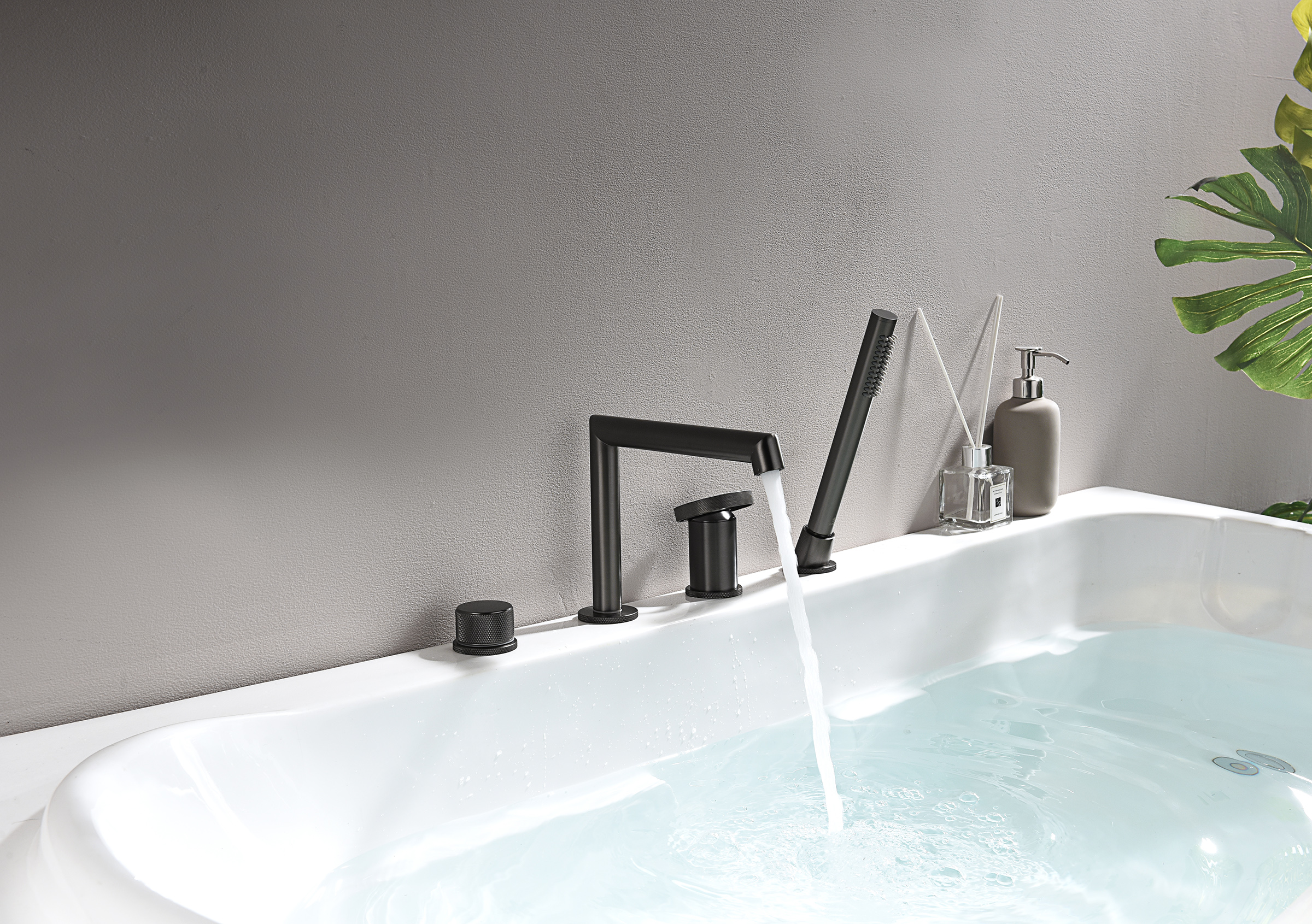 19133-Q Смеситель на борт ванны (4-отв,ГРАФИТ)  GANZER (6/1шт)