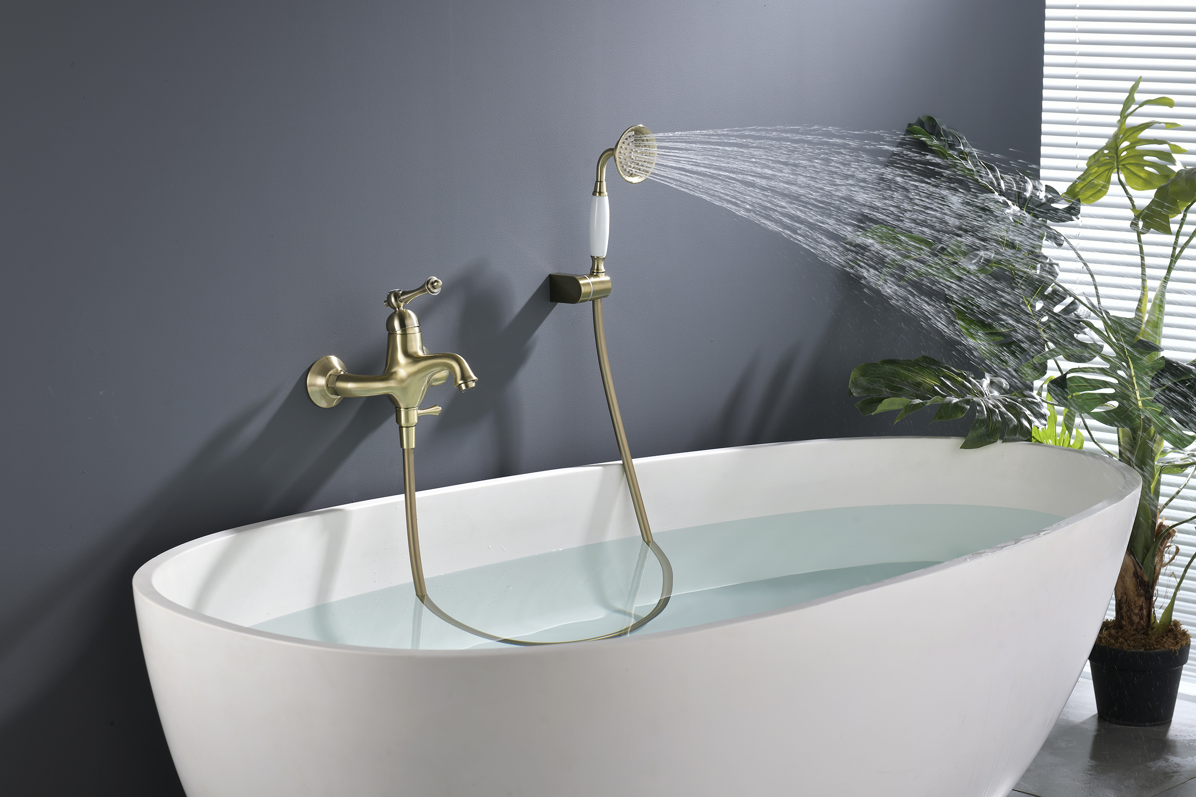 77131-D Смеситель од. для ванны кор. (БРОНЗА)  GANZER  (8/1шт)