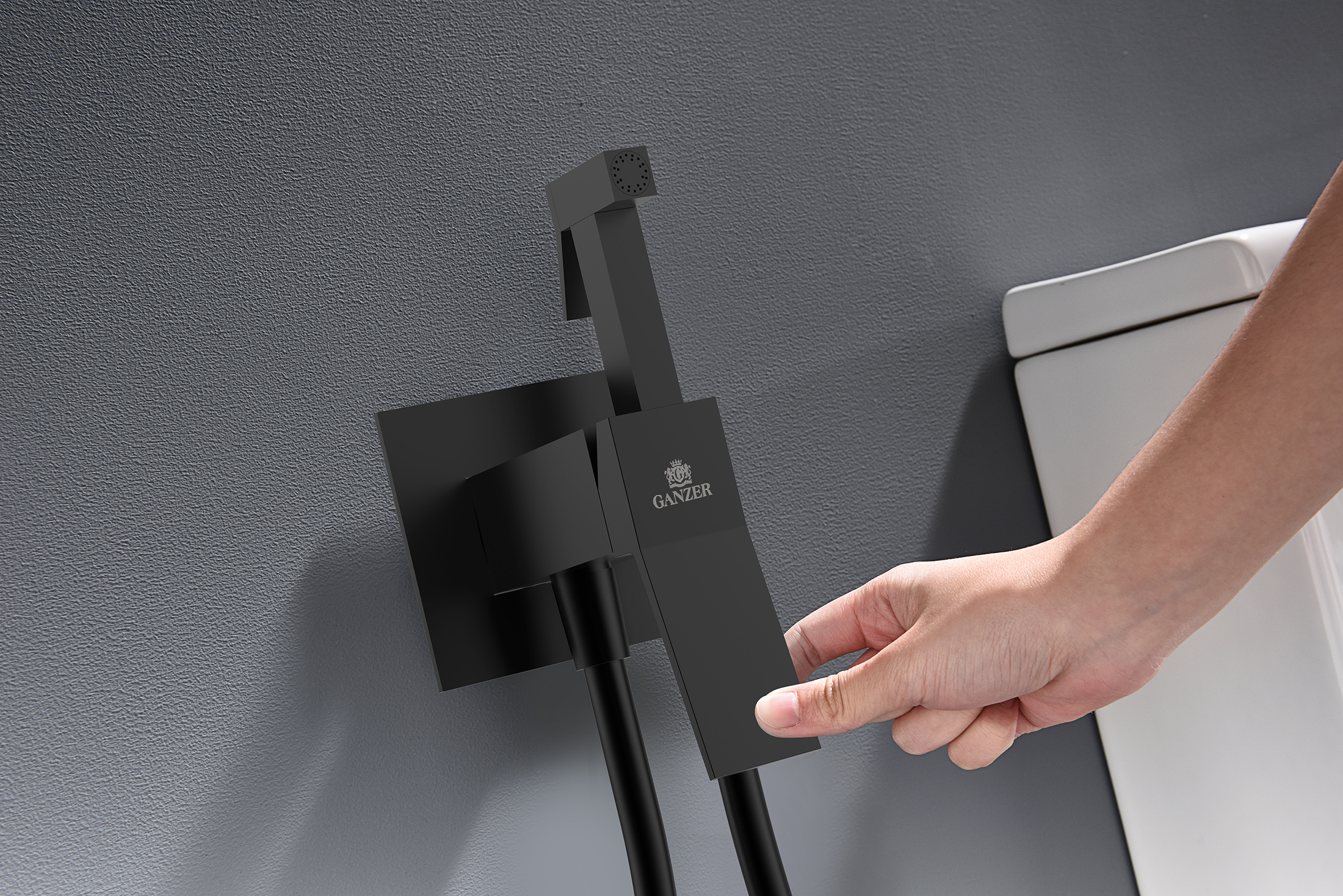 05157-C Смеситель встраиваемый с ГИГ. душом (ЧЕРНЫЙ) GANZER (10/1шт)