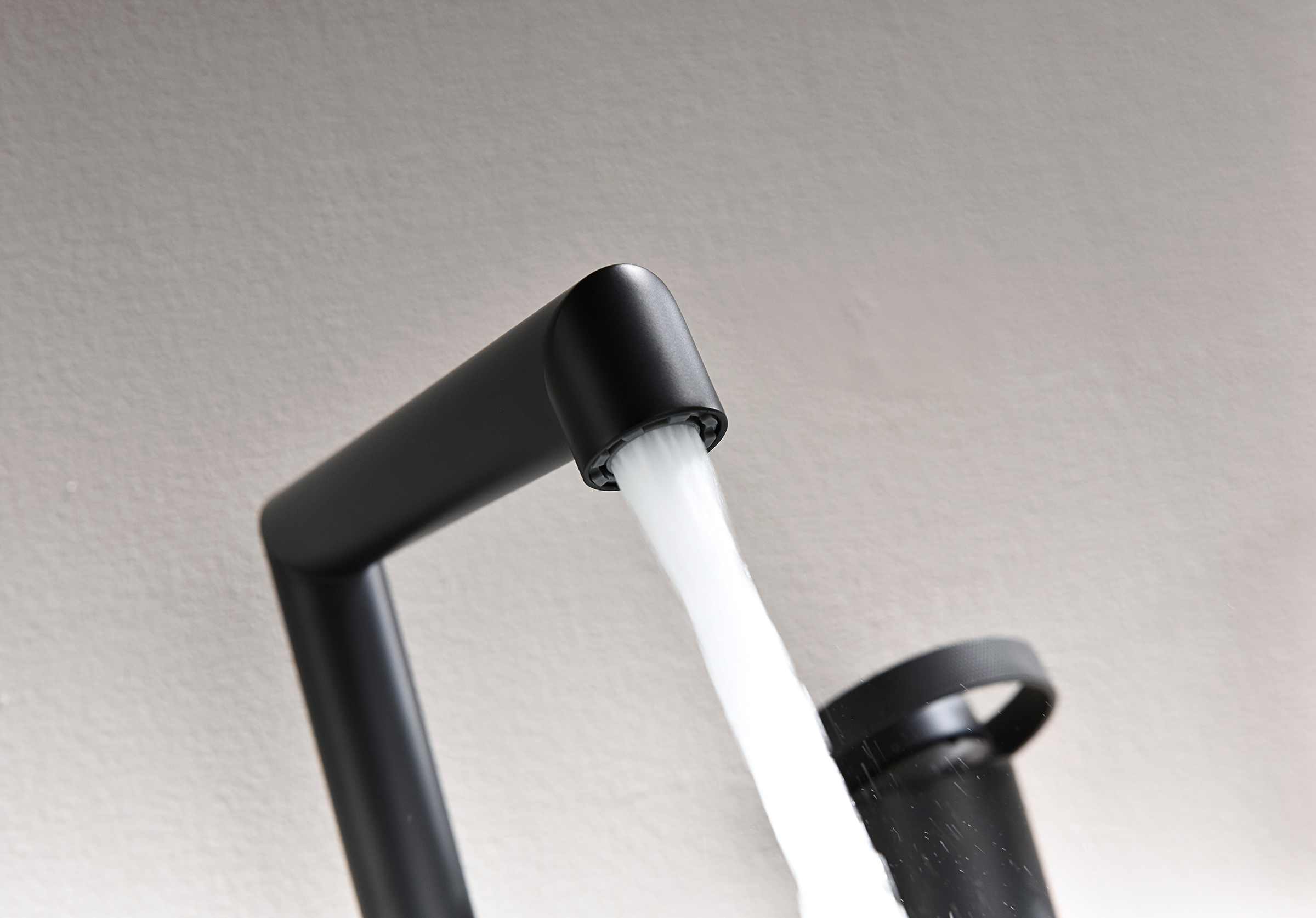 19133-C Смеситель на борт ванны (4-отв,ЧЕРНЫЙ)  GANZER (6/1шт)