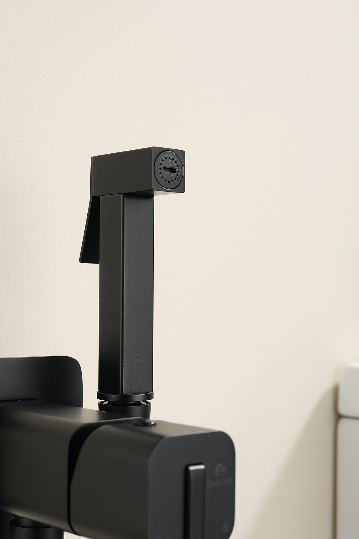 12157-C Смеситель встраиваемый с ГИГ. душем (ЧЕРНЫЙ) GANZER (10/1шт)