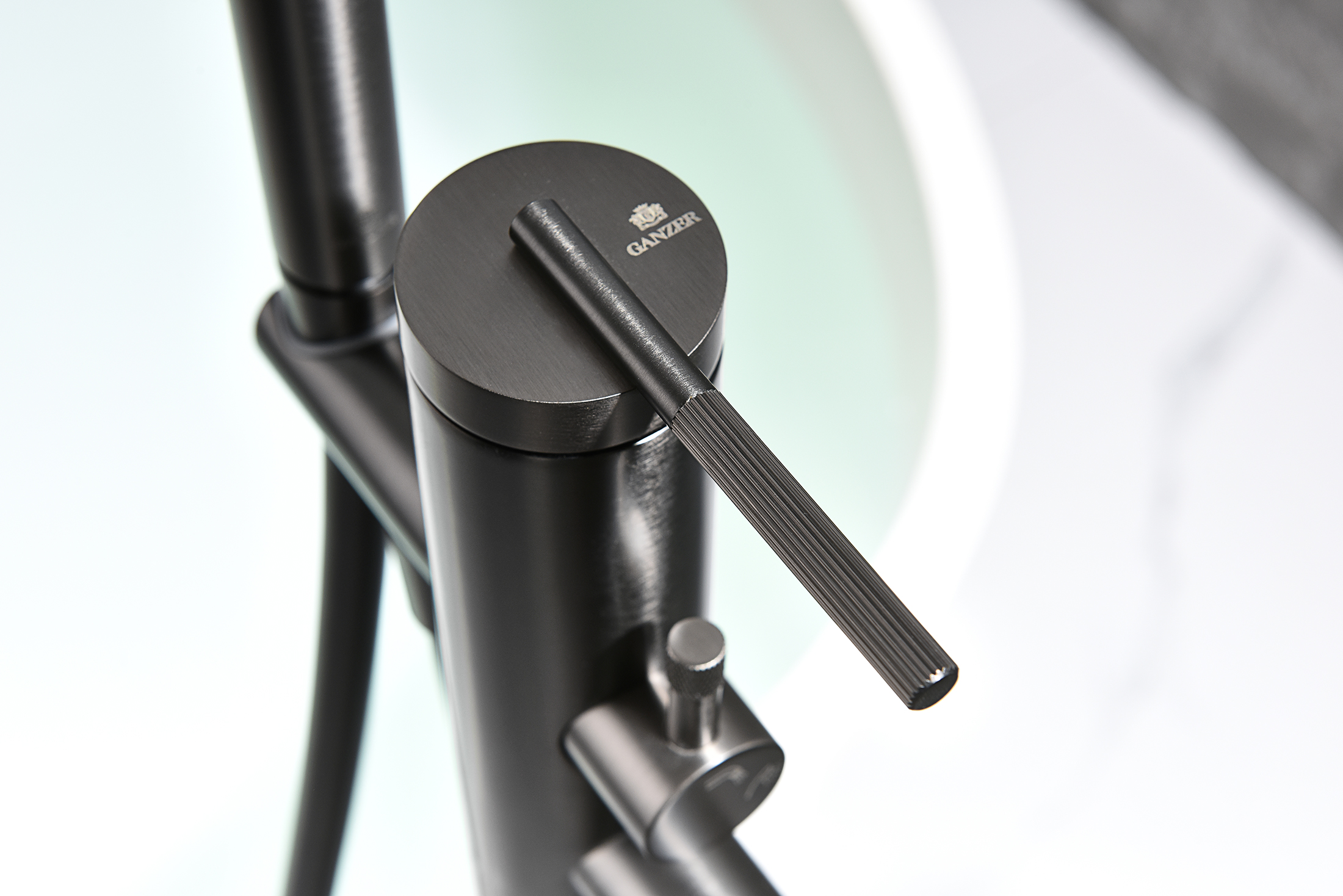 19181-Q Смеситель напольный для ванны (ГРАФИТ) GANZER  (5/1шт)