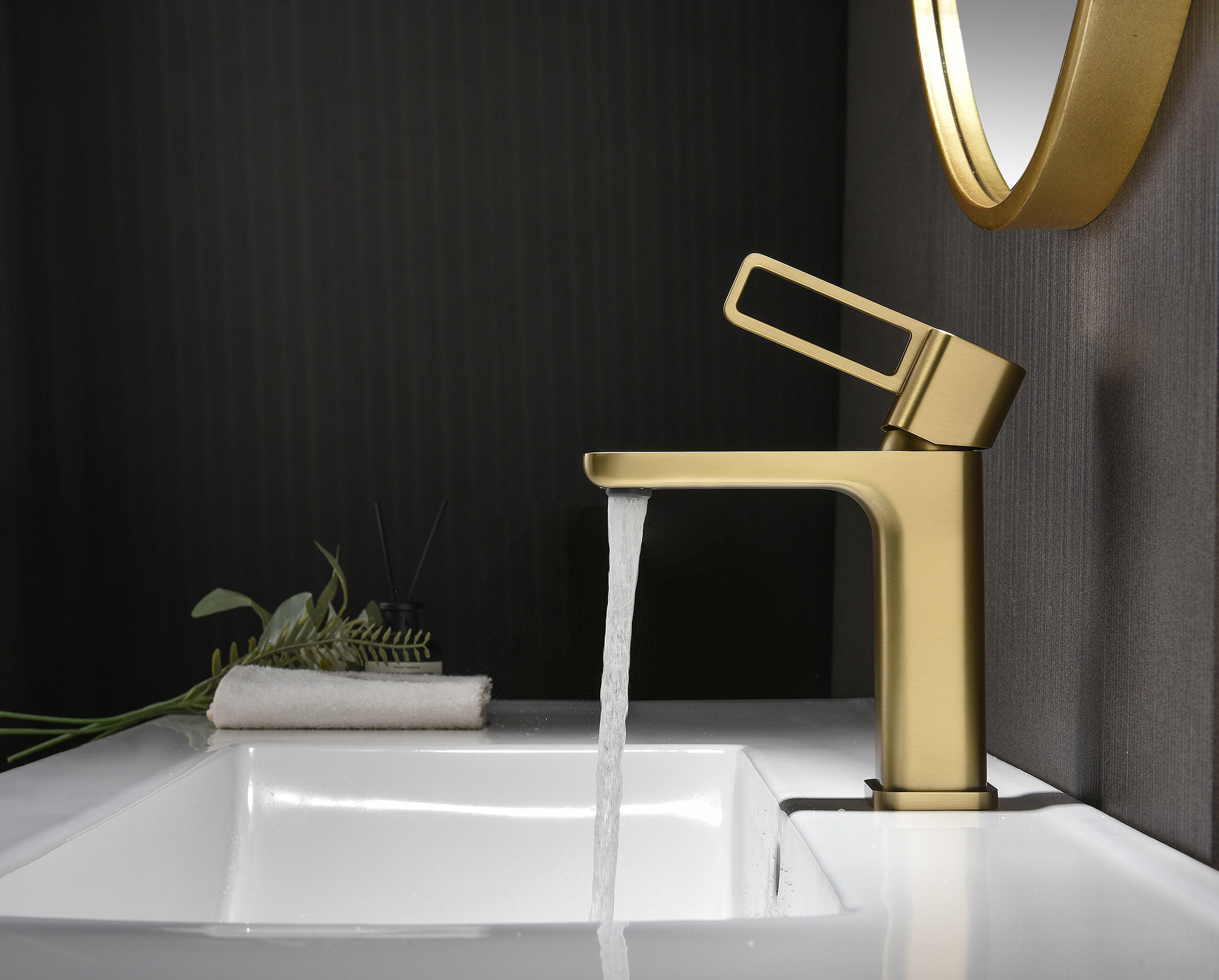 12111-S Смеситель од. для раковины (Мат. Золото) GANZER (10/1шт)