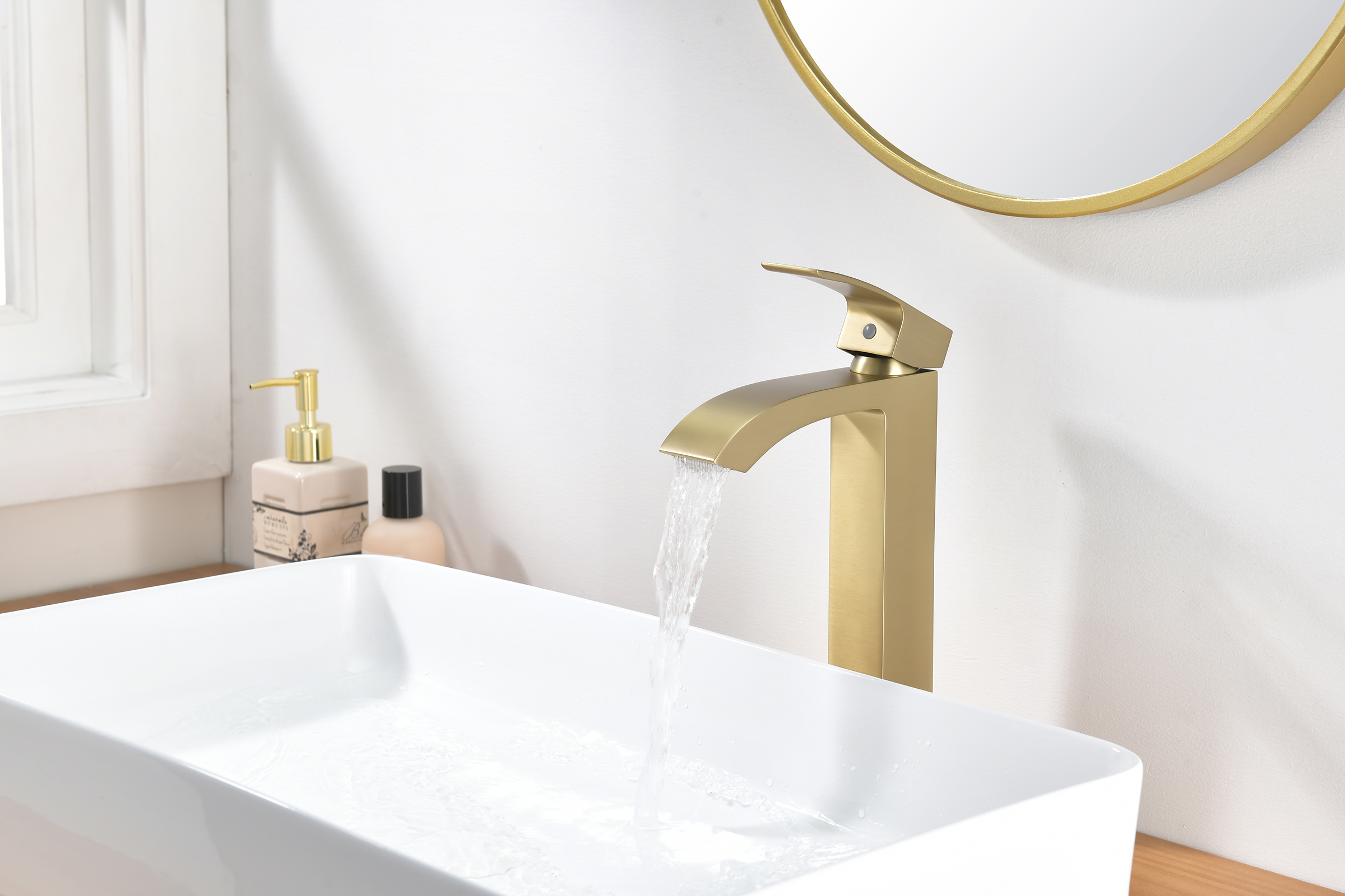 44112-S Смеситель од. для раковины-чаши (Мат. Золото) GANZER (10/1шт)