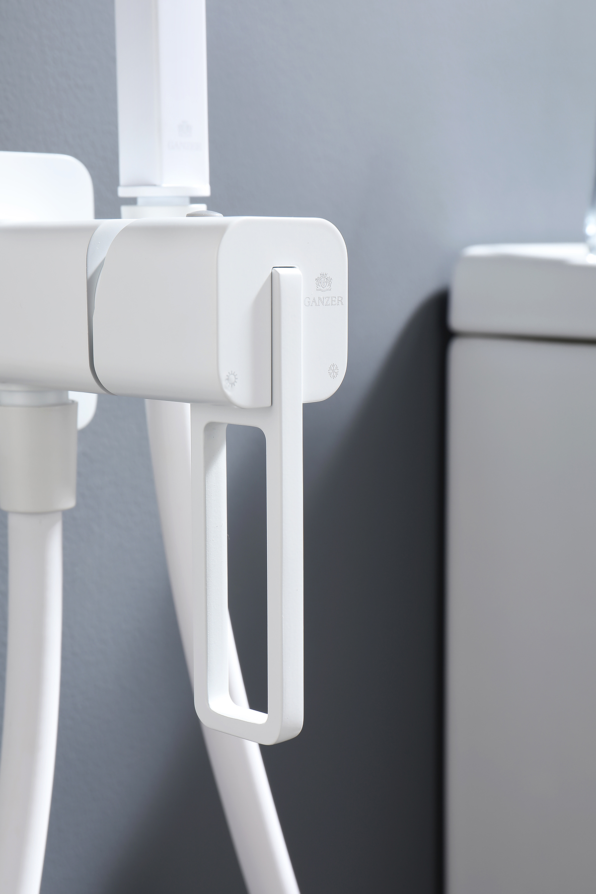 12157-F Смеситель встраиваемый с ГИГ. душем (БЕЛЫЙ) GANZER (10/1шт)