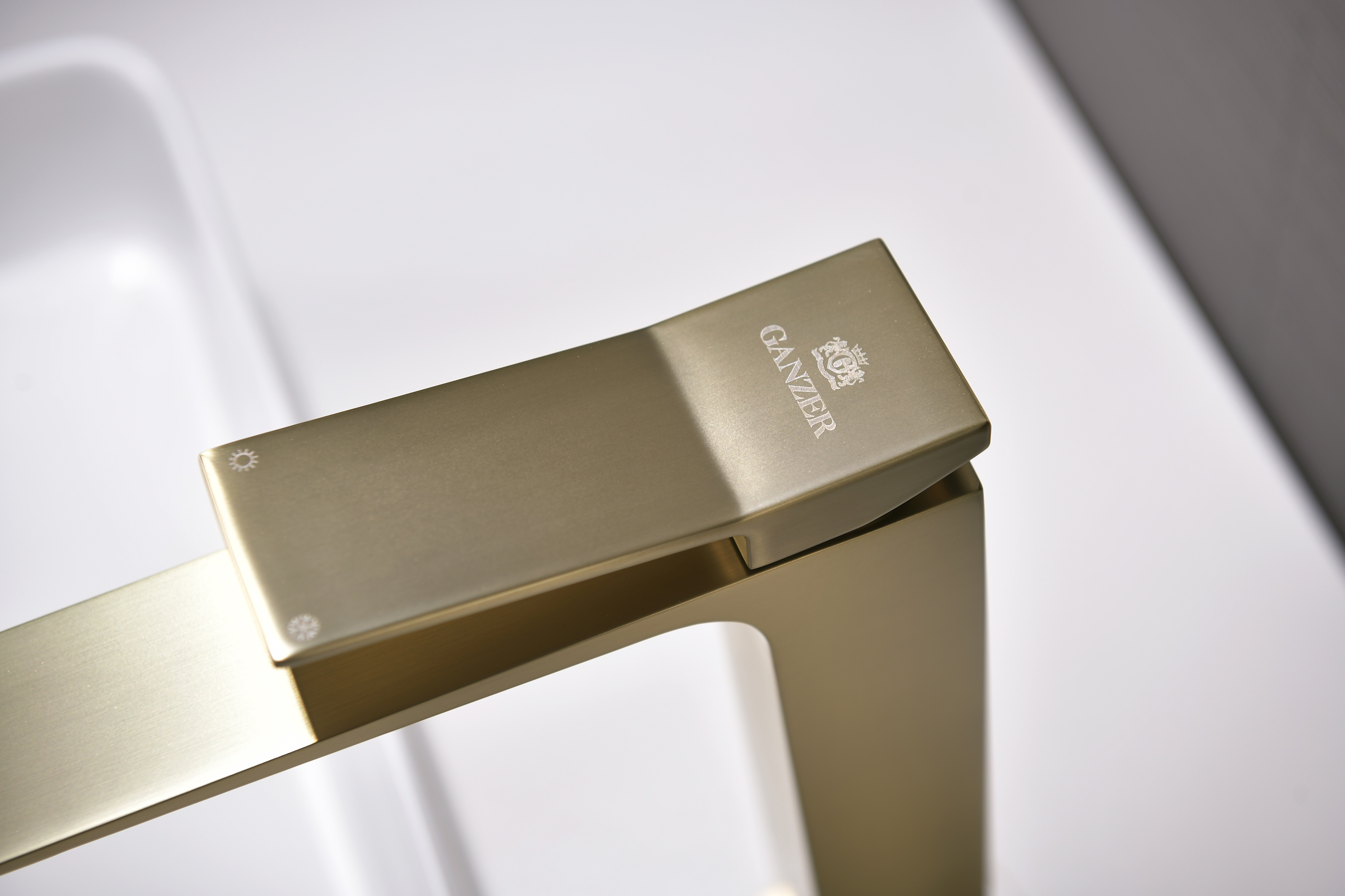 05112-S Смеситель од. для раковины-чаши (Мат. Золото) GANZER (10/1шт)