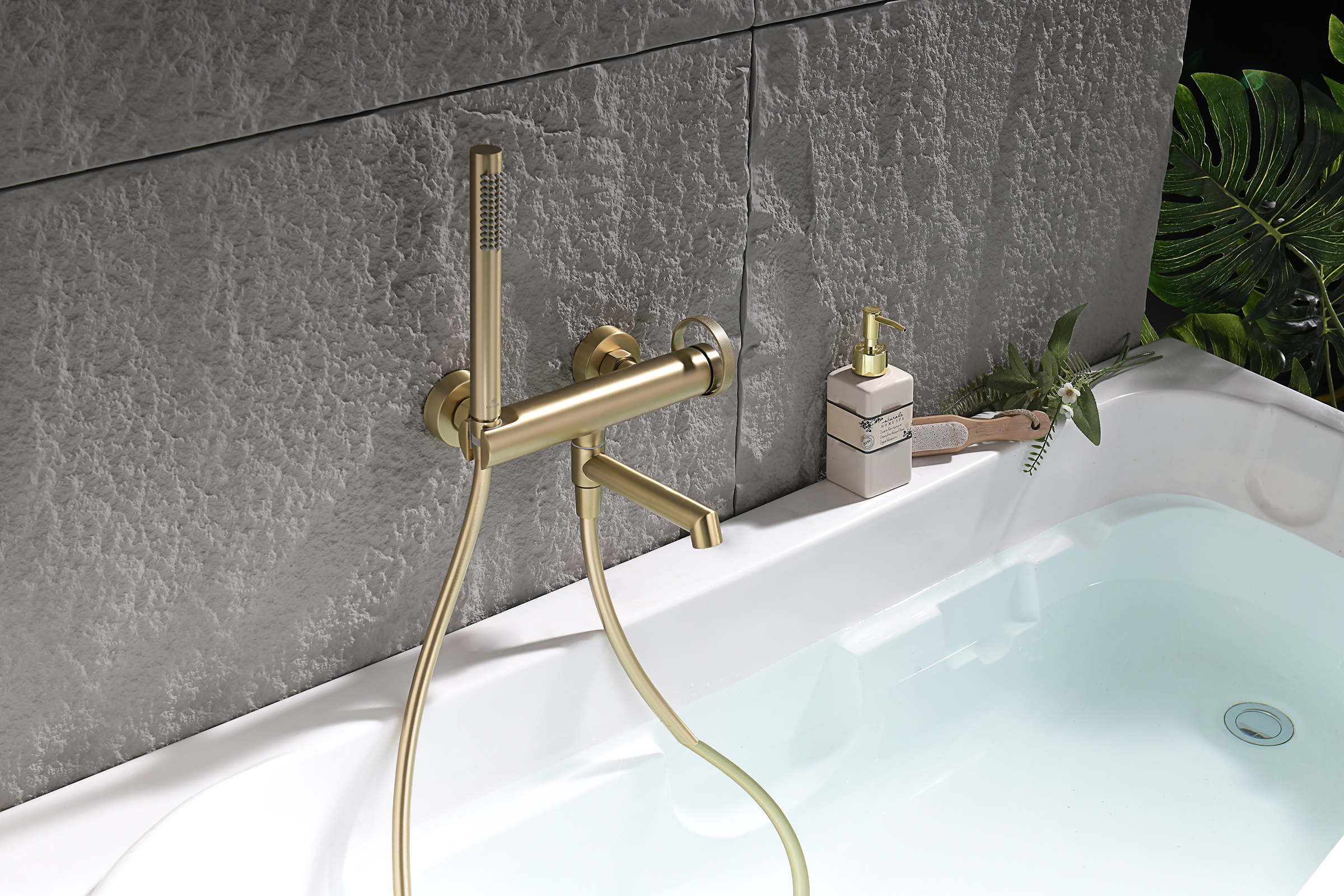 19132-S Смеситель од. для ванны кор. (Мат. Золото)  GANZER  (8/1шт)