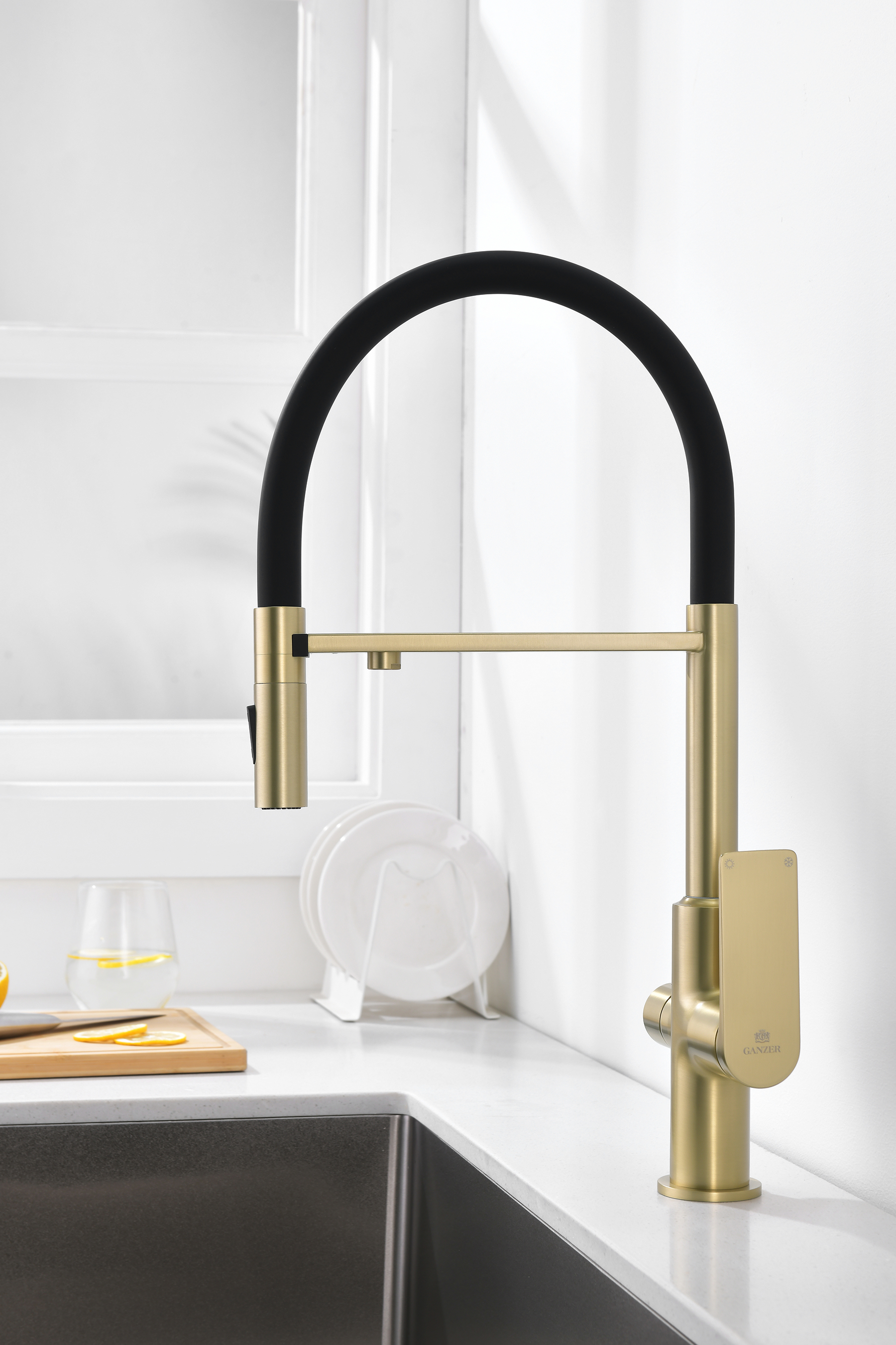 07127-S Смес. для кухни с гиб МАГ. изл. и под. фильт. (Мат. Золото+ЧЕР.) GANZER (10/1шт)