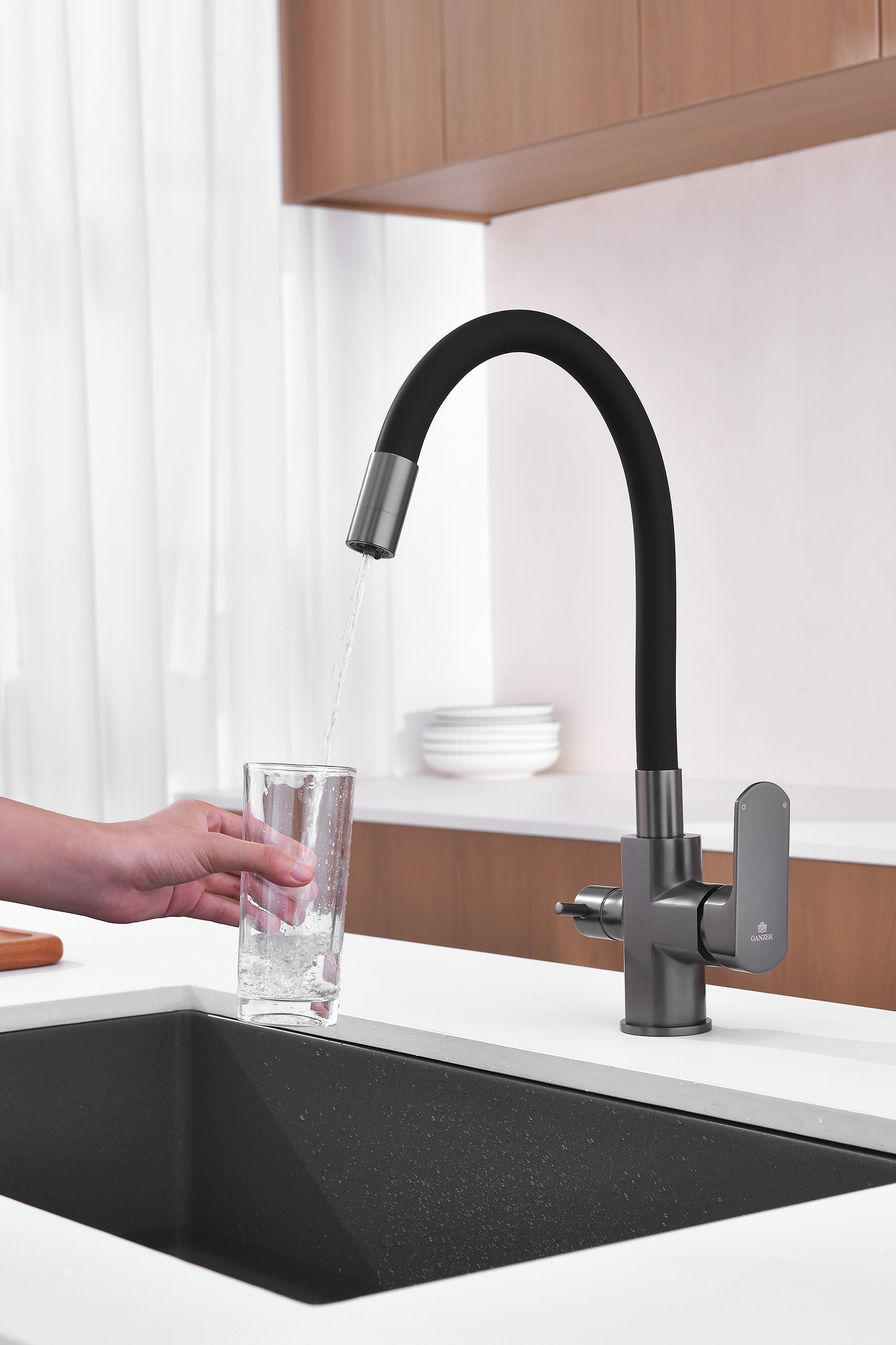 06127-Q Смеситель для кухни с гиб. изл. и под. фильтра (ГРАФИТ) GANZER (10/1шт)