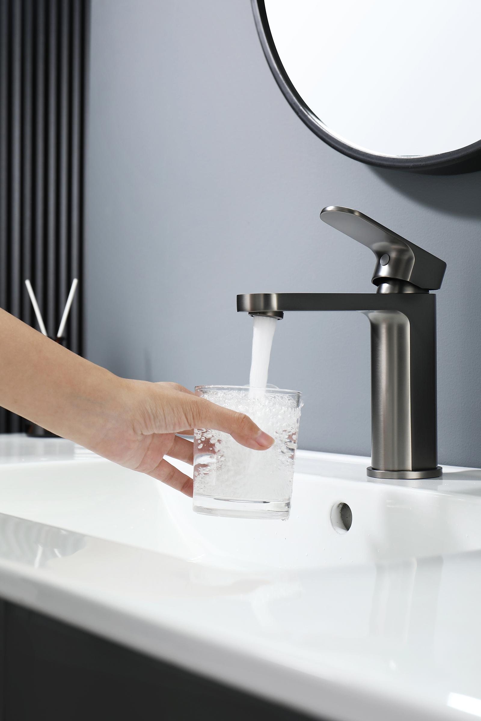 06111-Q Смеситель од. для раковины (ГРАФИТ) GANZER (10/1шт)