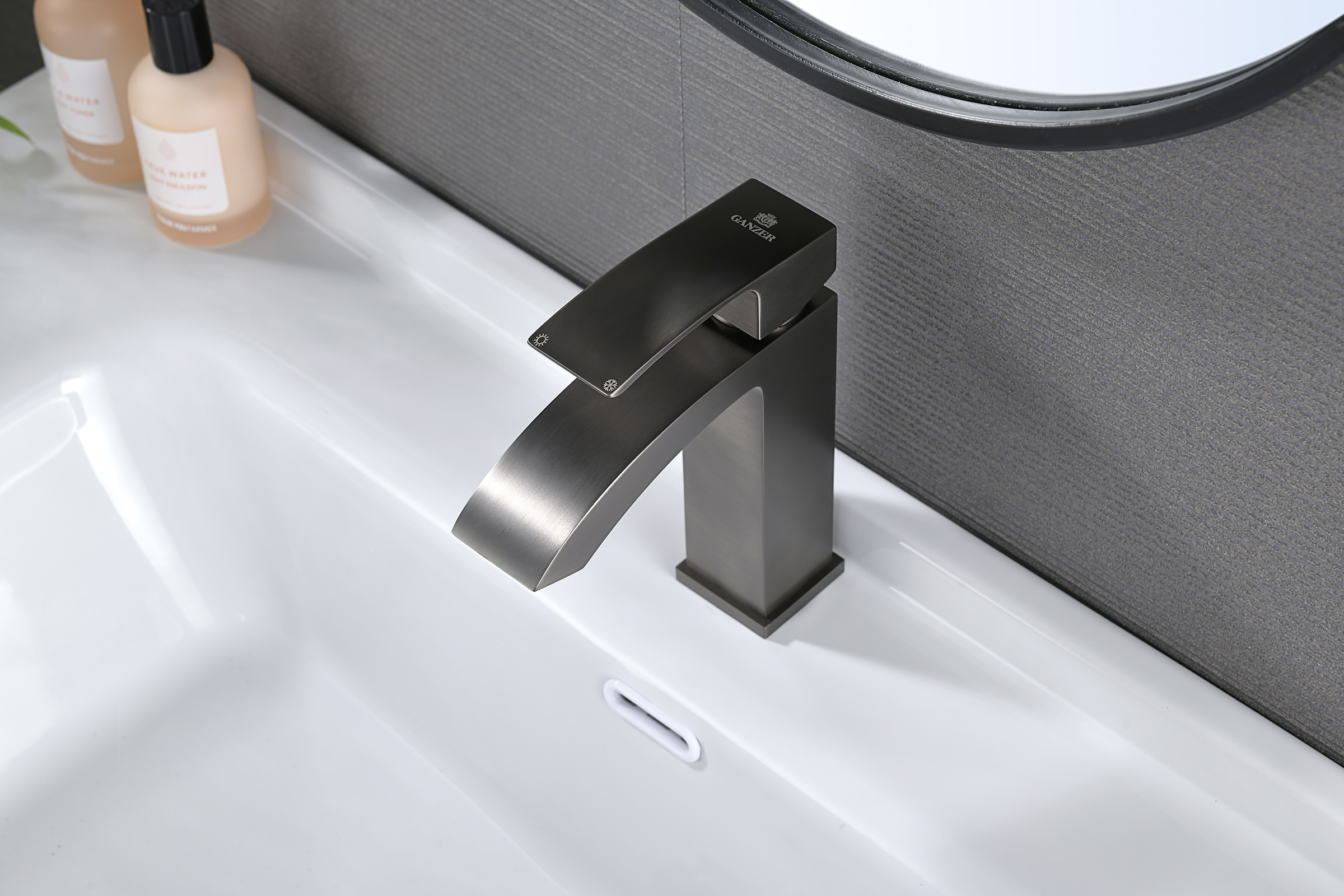 44111-Q Смеситель од. для раковины (ГРАФИТ) GANZER (10/1шт)