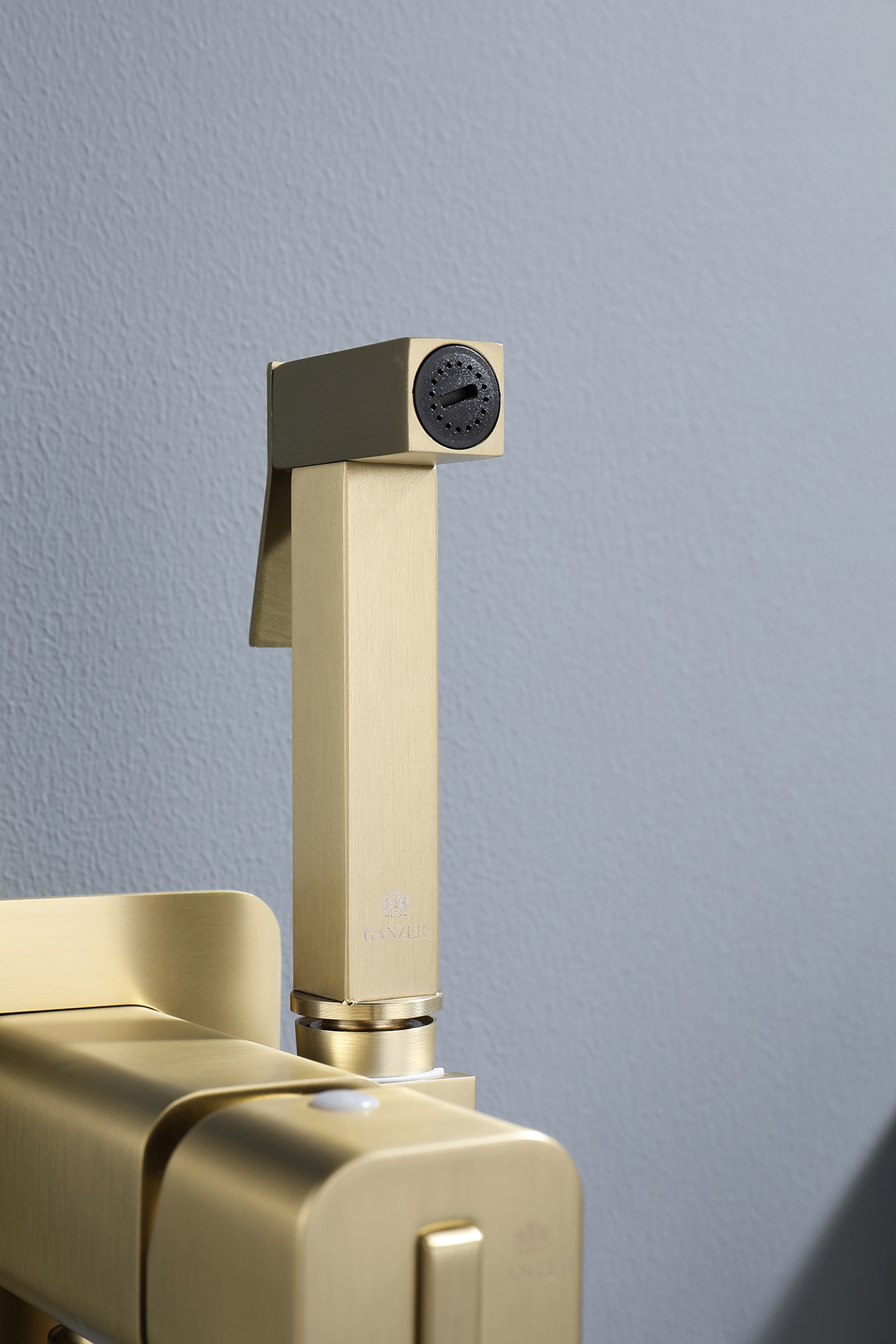 12157-S Смеситель встраиваемый с ГИГ. душем (Мат. Золото) GANZER (10/1шт)