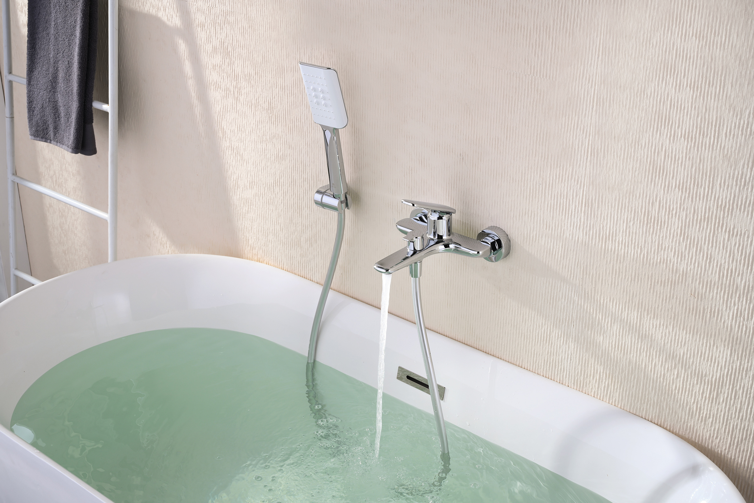 02131 Смеситель од. для ванны кор. (ХРОМ)  GANZER  (8/1шт)