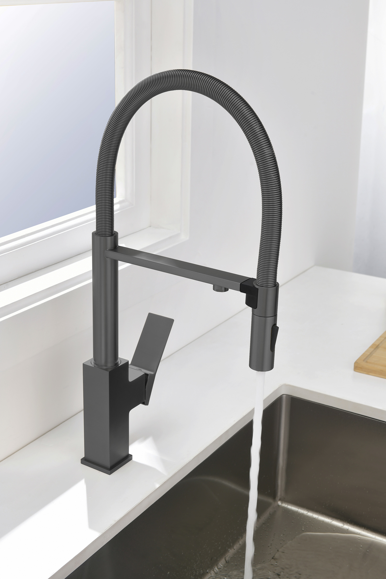 05126-Q Смес. для кухни с гиб МАГ. изл. и под. фильт. (ГРАФИТ) GANZER (10/1шт)