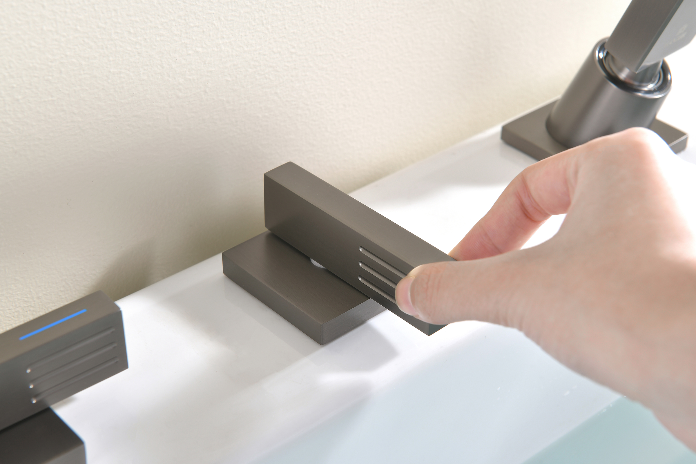 01133-Q Смеситель на борт ванны (5-отв,ГРАФИТ)  GANZER (10/1шт)