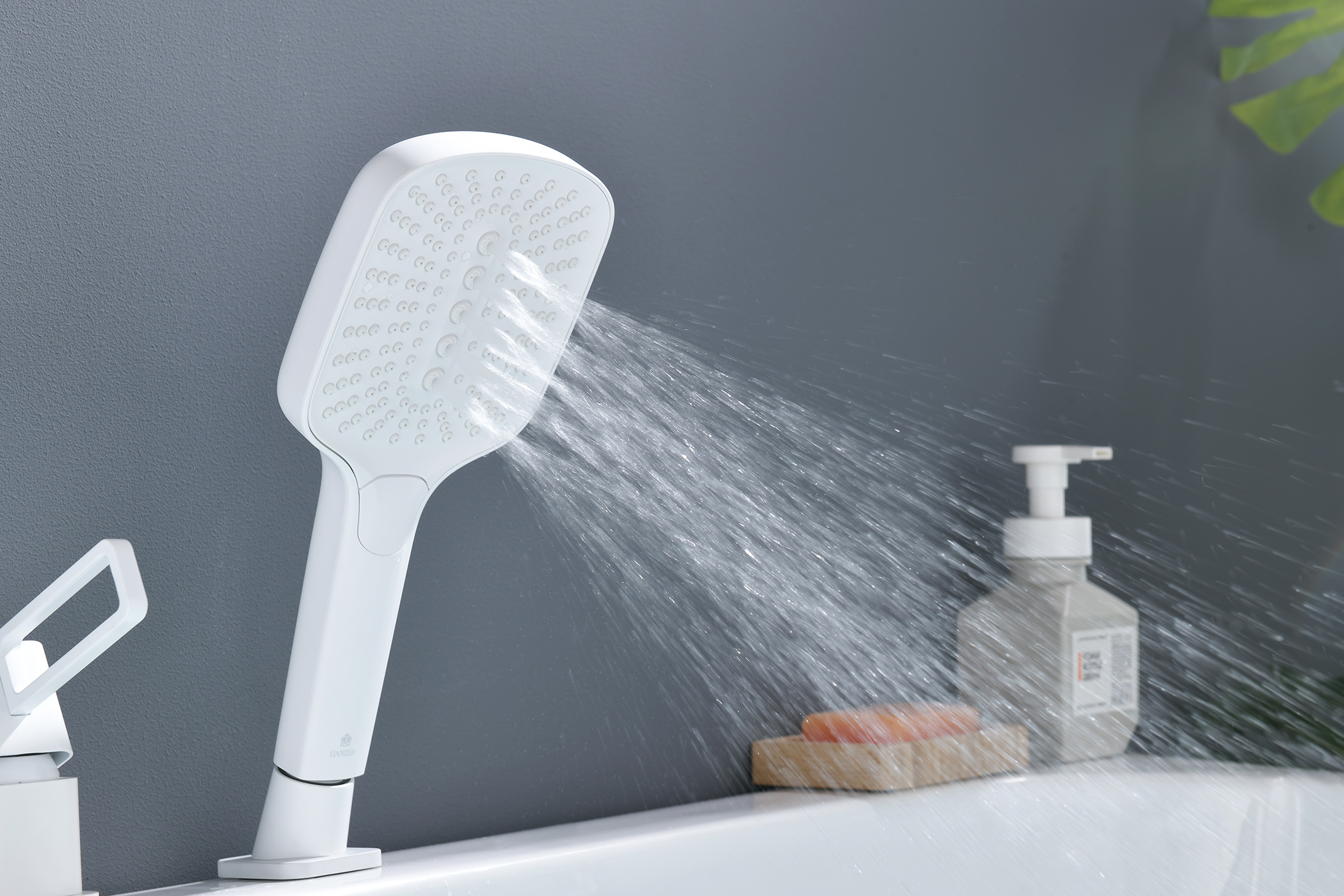 12133-F Смеситель на борт ванны (3-отв,БЕЛЫЙ)  GANZER (10/1шт)