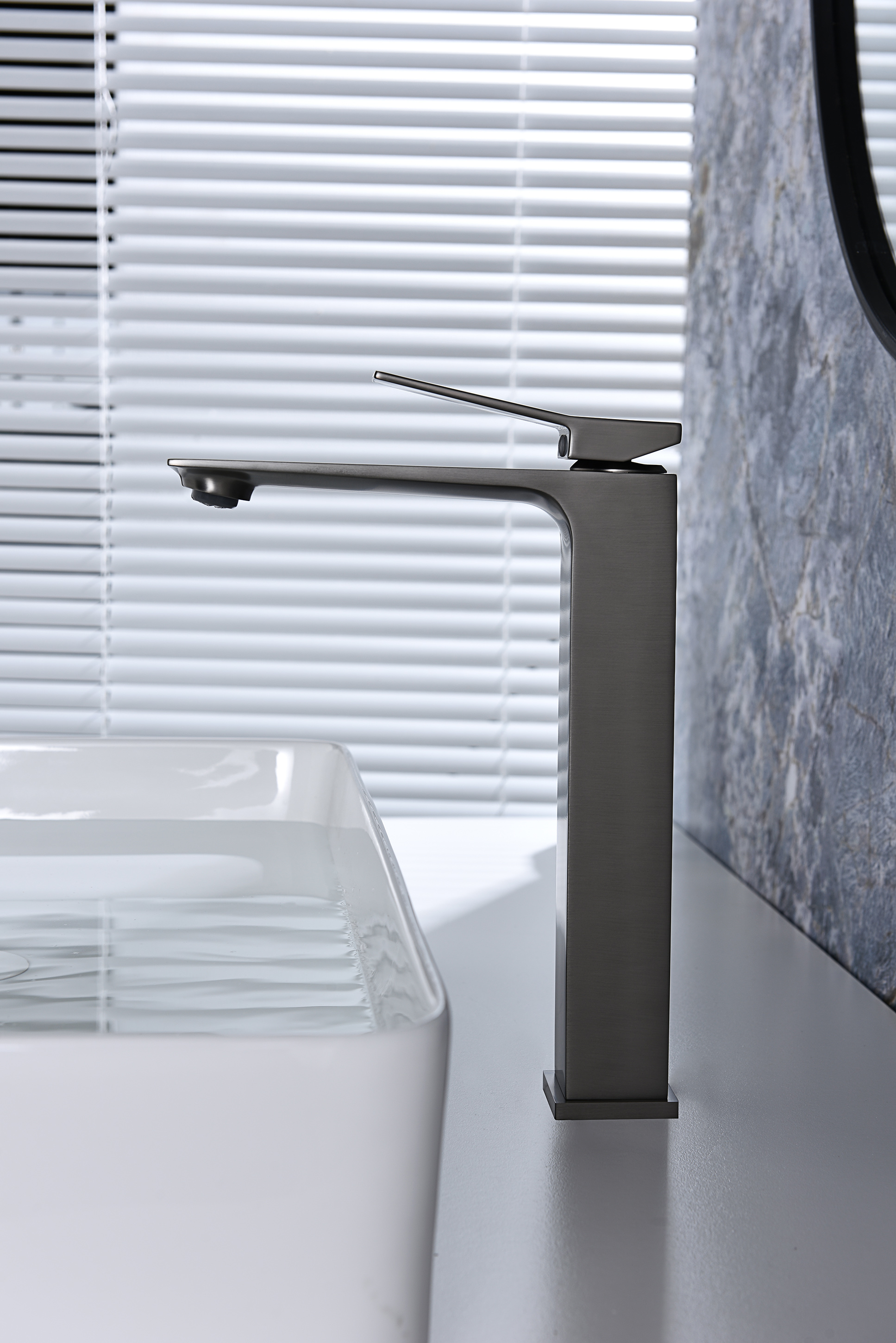 05112-Q Смеситель од. для раковины-чаши (ГРАФИТ) GANZER (10/1шт)