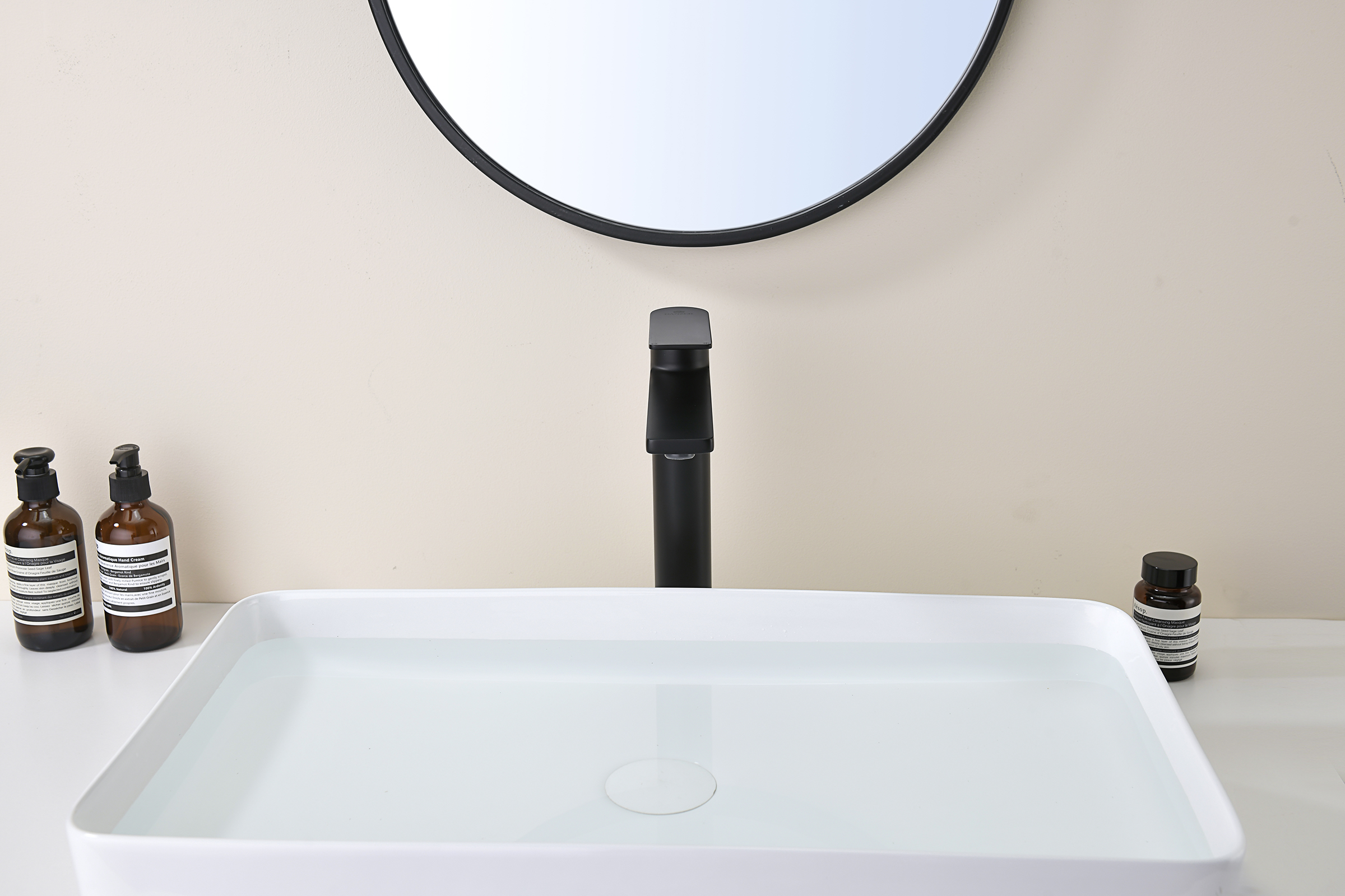 07112-C Смеситель од. для раковины-чаши (ЧЕРНЫЙ) GANZER (10/1шт)