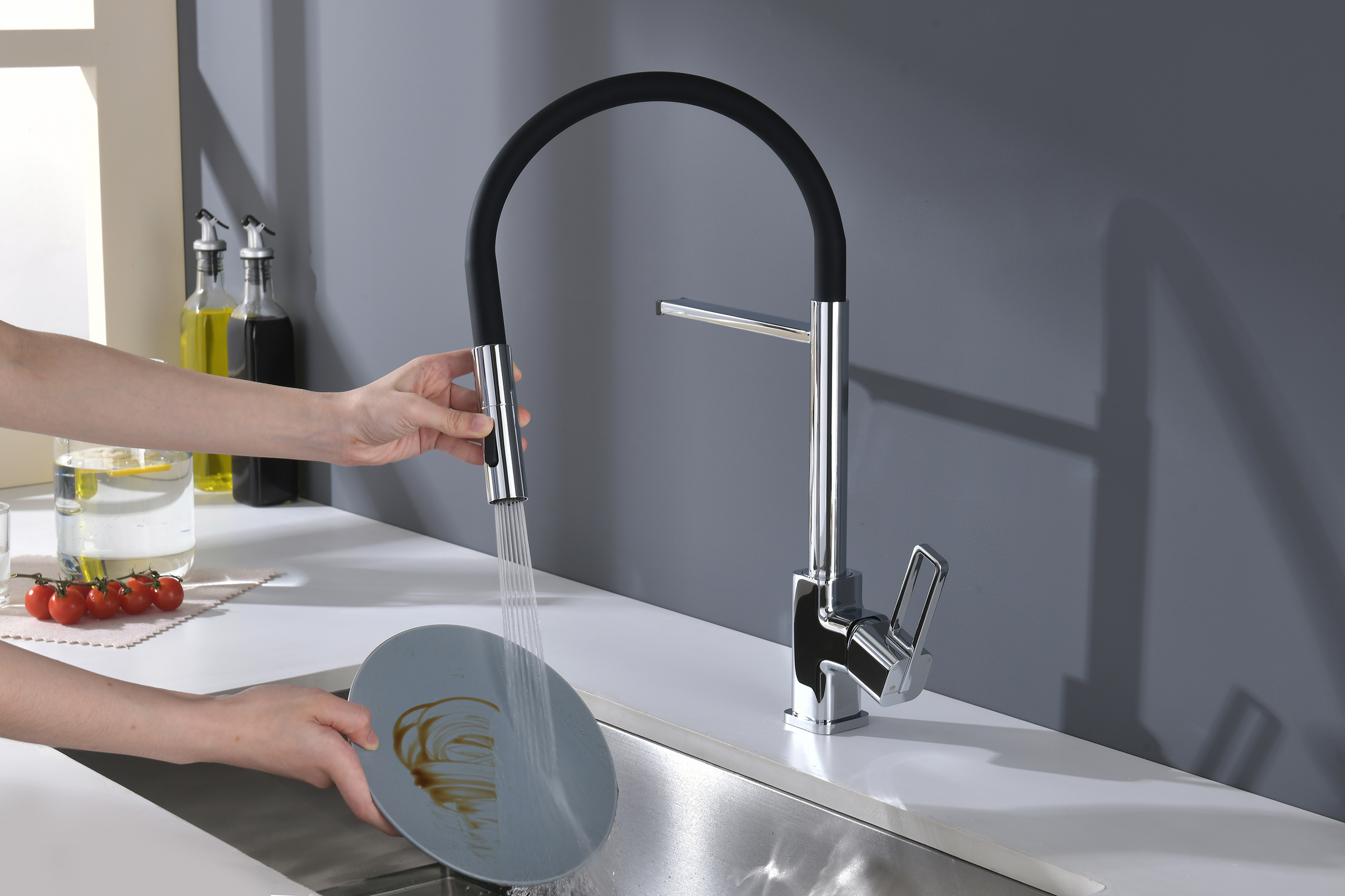 12127 Смеситель для кухни с гиб. МАГНИТ. изливом (ХРОМ+ЧЕР.) GANZER (10/1шт)