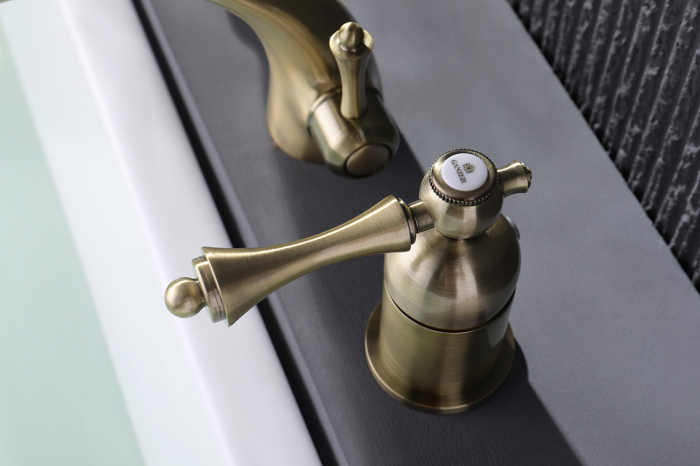 77133-D Смеситель на борт ванны (3-отв,БРОНЗА)  GANZER (8/1шт)