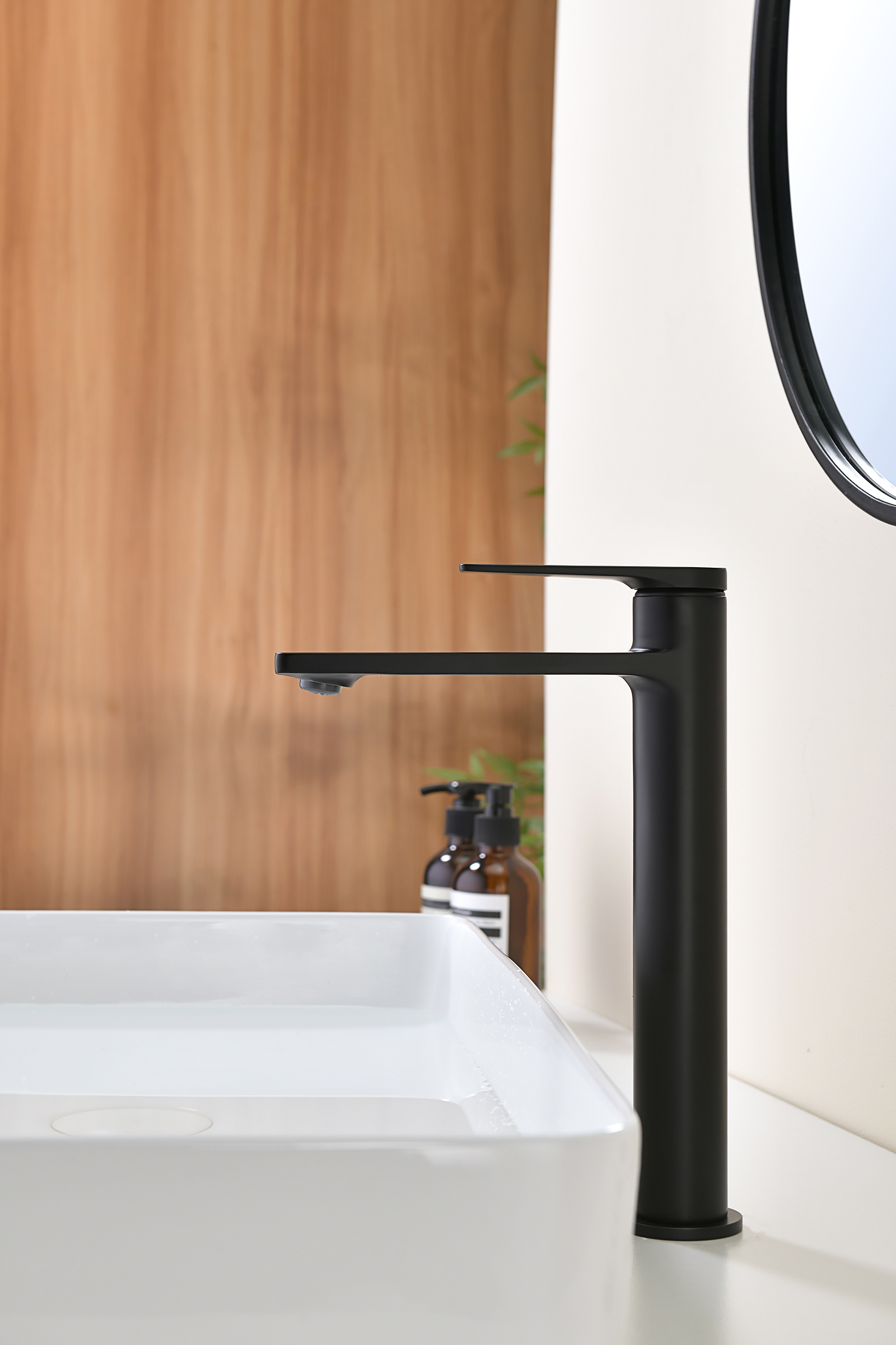 07112-C Смеситель од. для раковины-чаши (ЧЕРНЫЙ) GANZER (10/1шт)