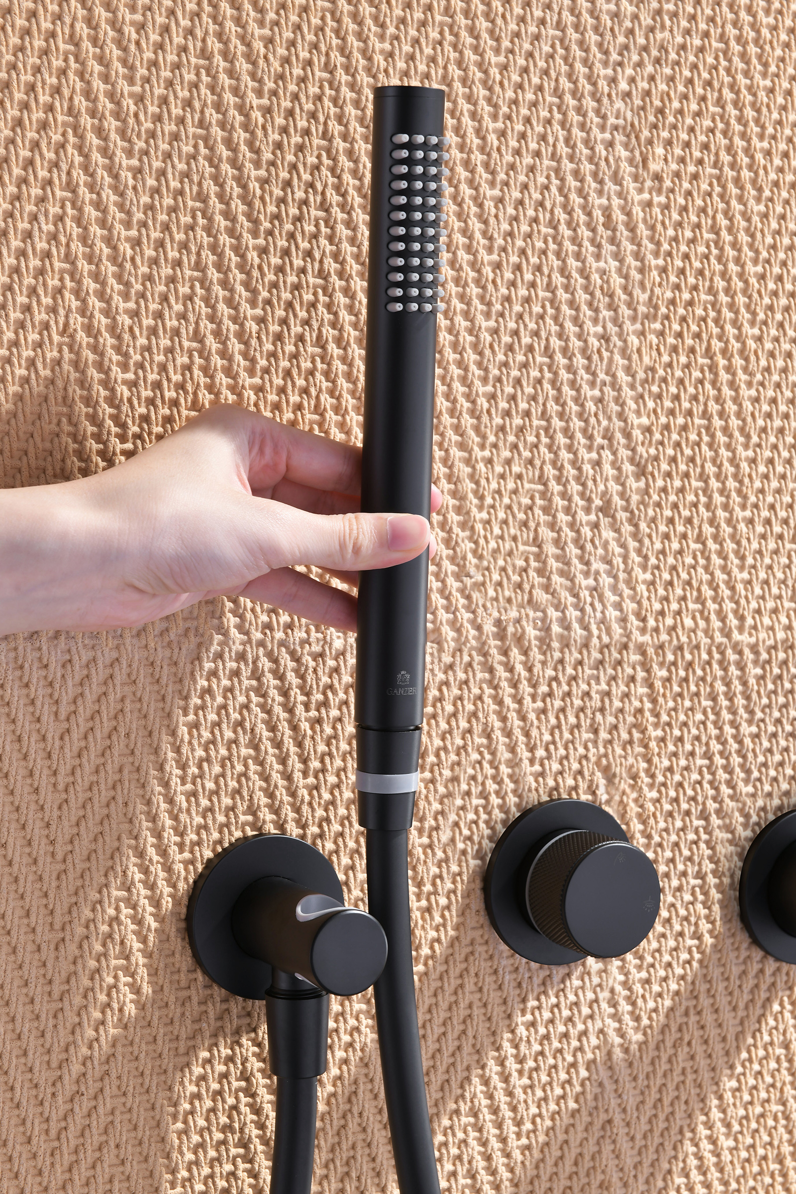 19164-C Встроенный смес для душа с 2-функ. (ЧЕРНЫЙ) GANZER  (6/1шт)