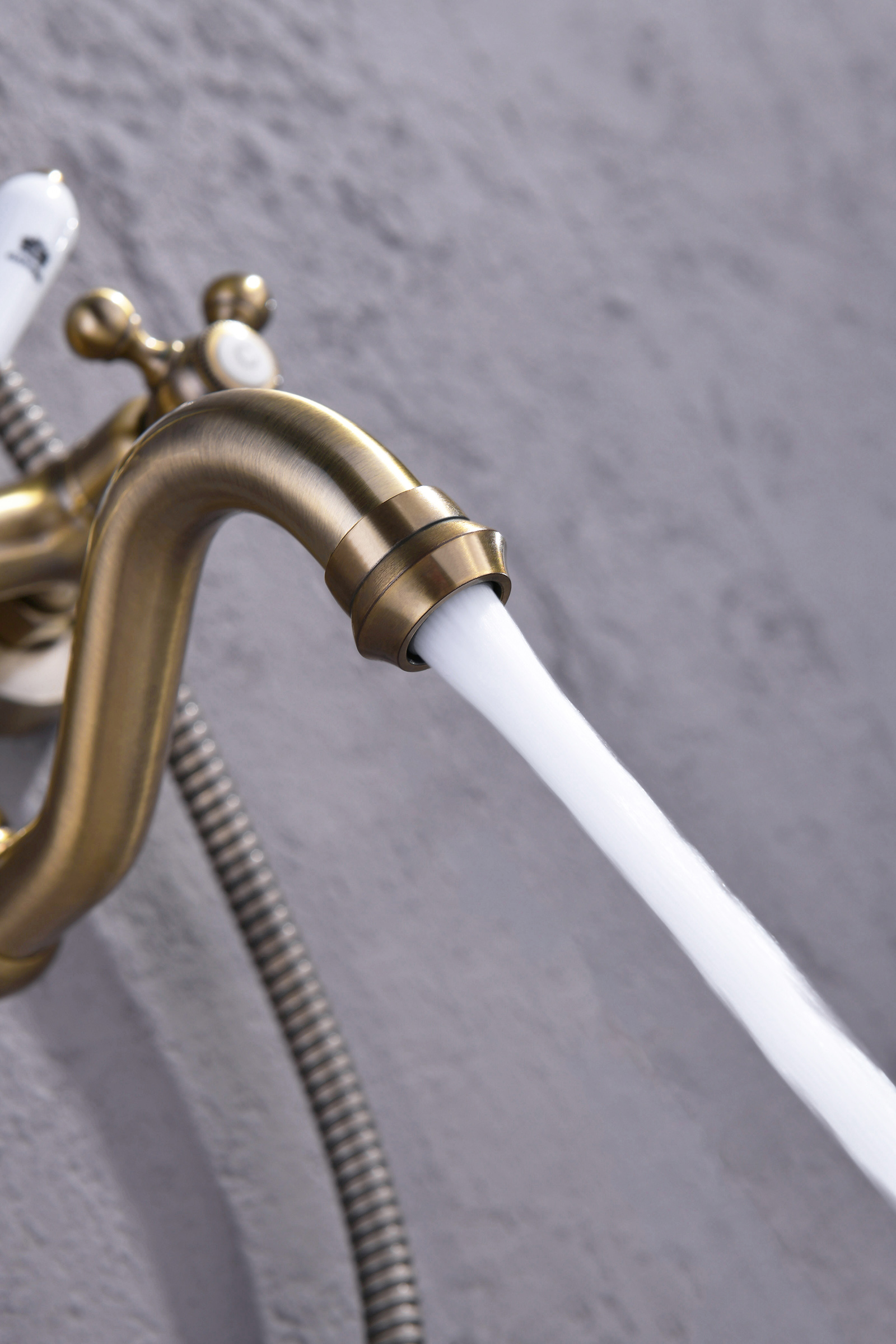 09063-D Двухвент душевой релинг БРОНЗА  GANZER  (4/1шт)