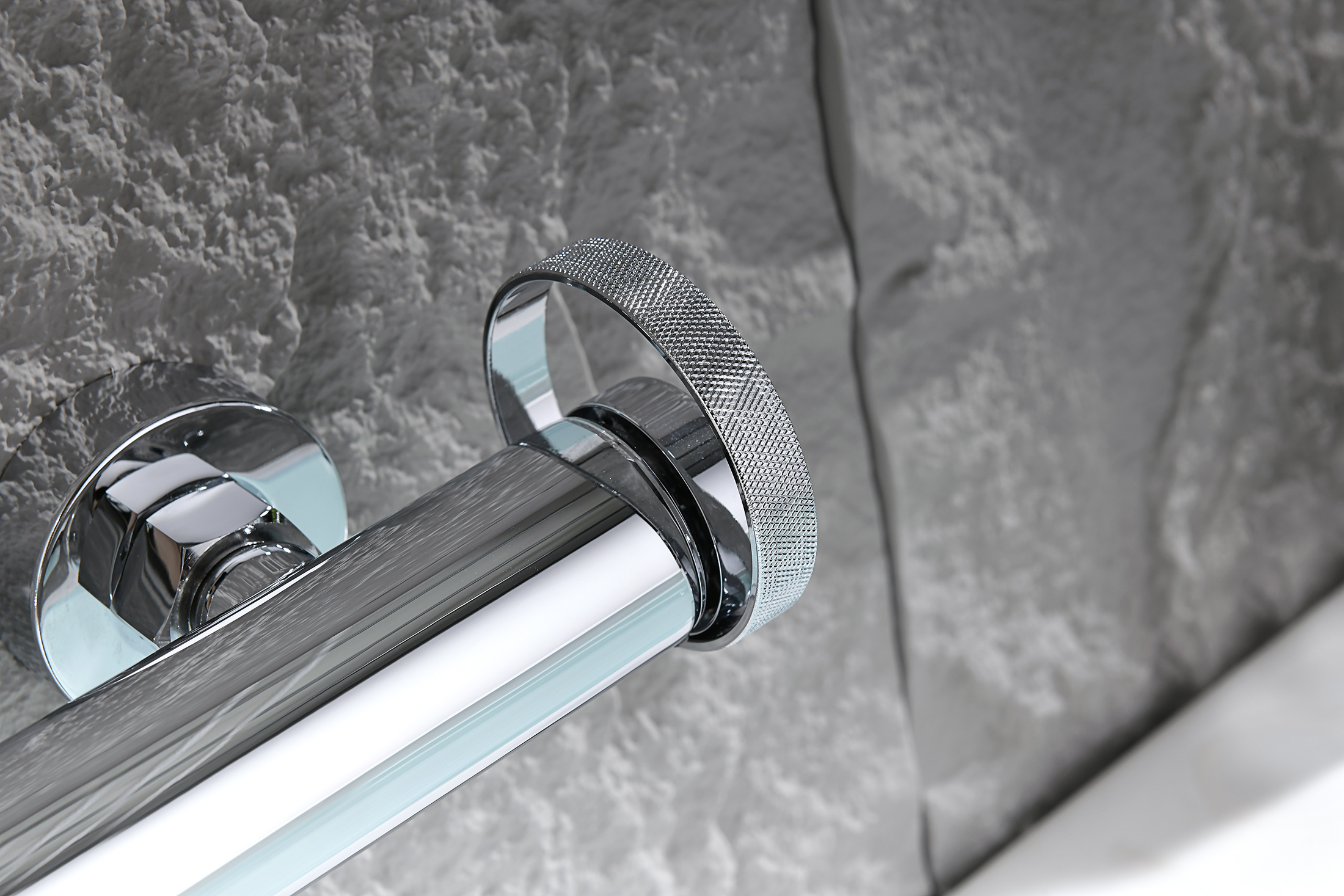 19132 Смеситель од. для ванны кор. (ХРОМ)  GANZER  (8/1шт)