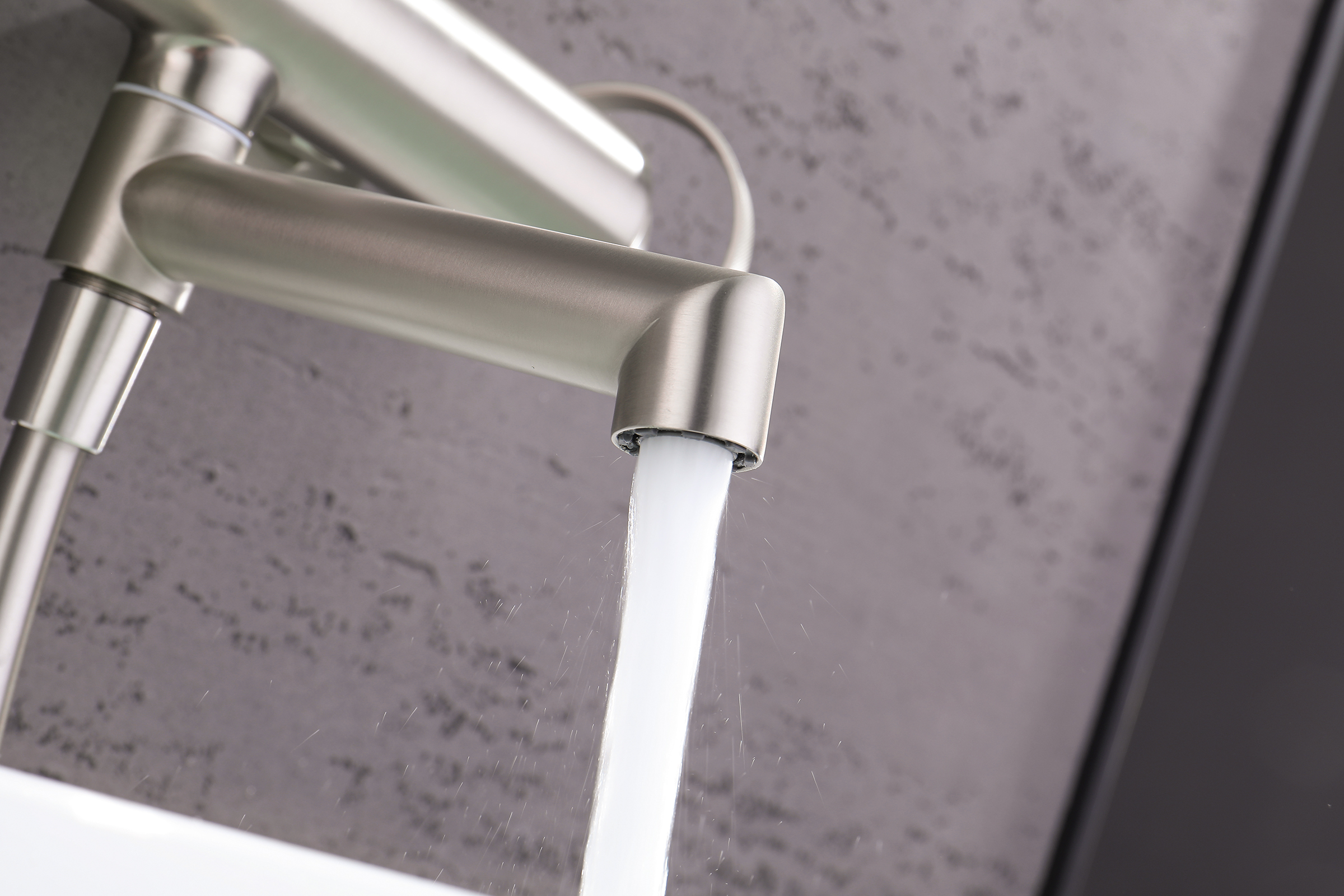 19132-G Смеситель од. для ванны кор. (САТИН)  GANZER  (8/1шт)