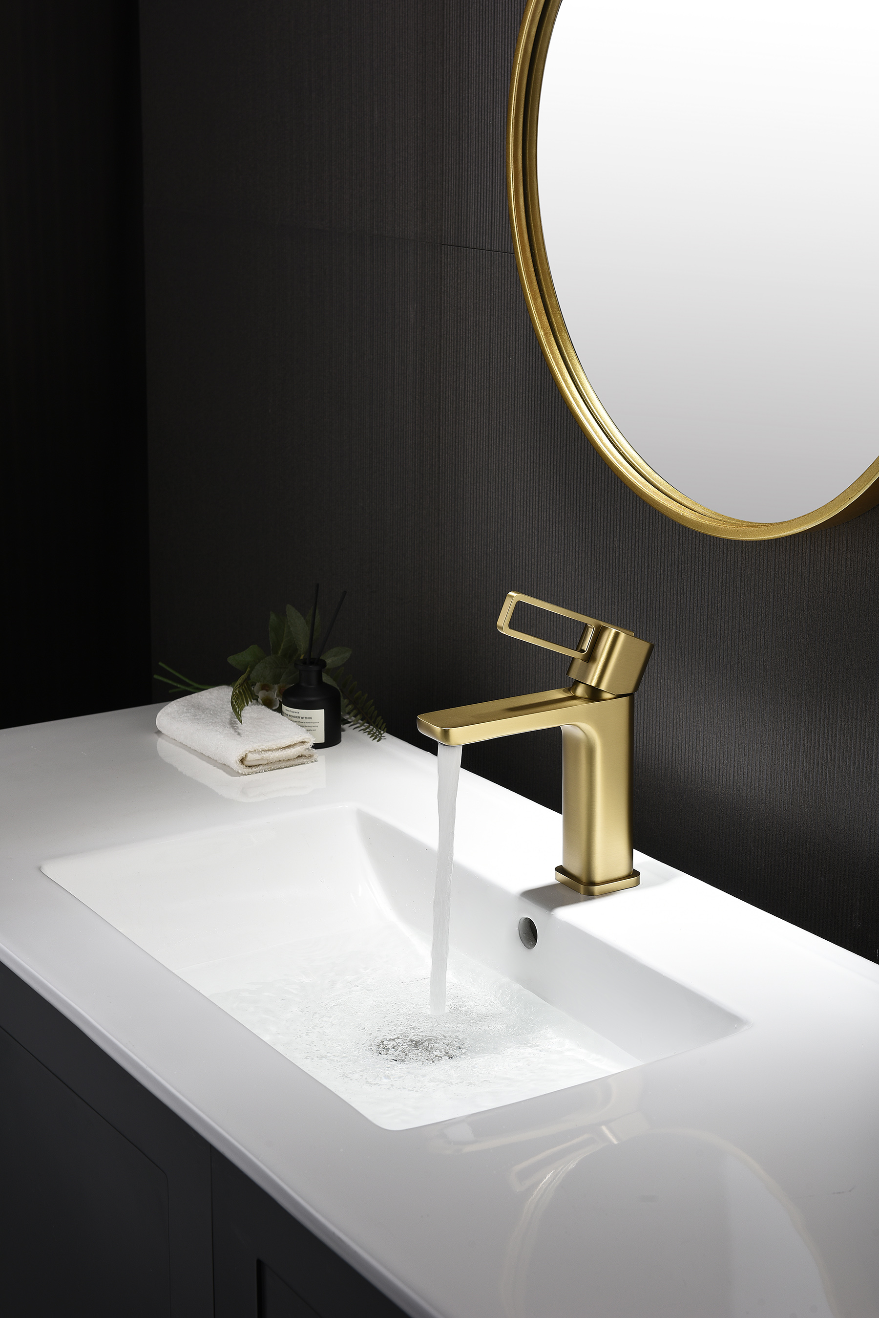 12111-S Смеситель од. для раковины (Мат. Золото) GANZER (10/1шт)