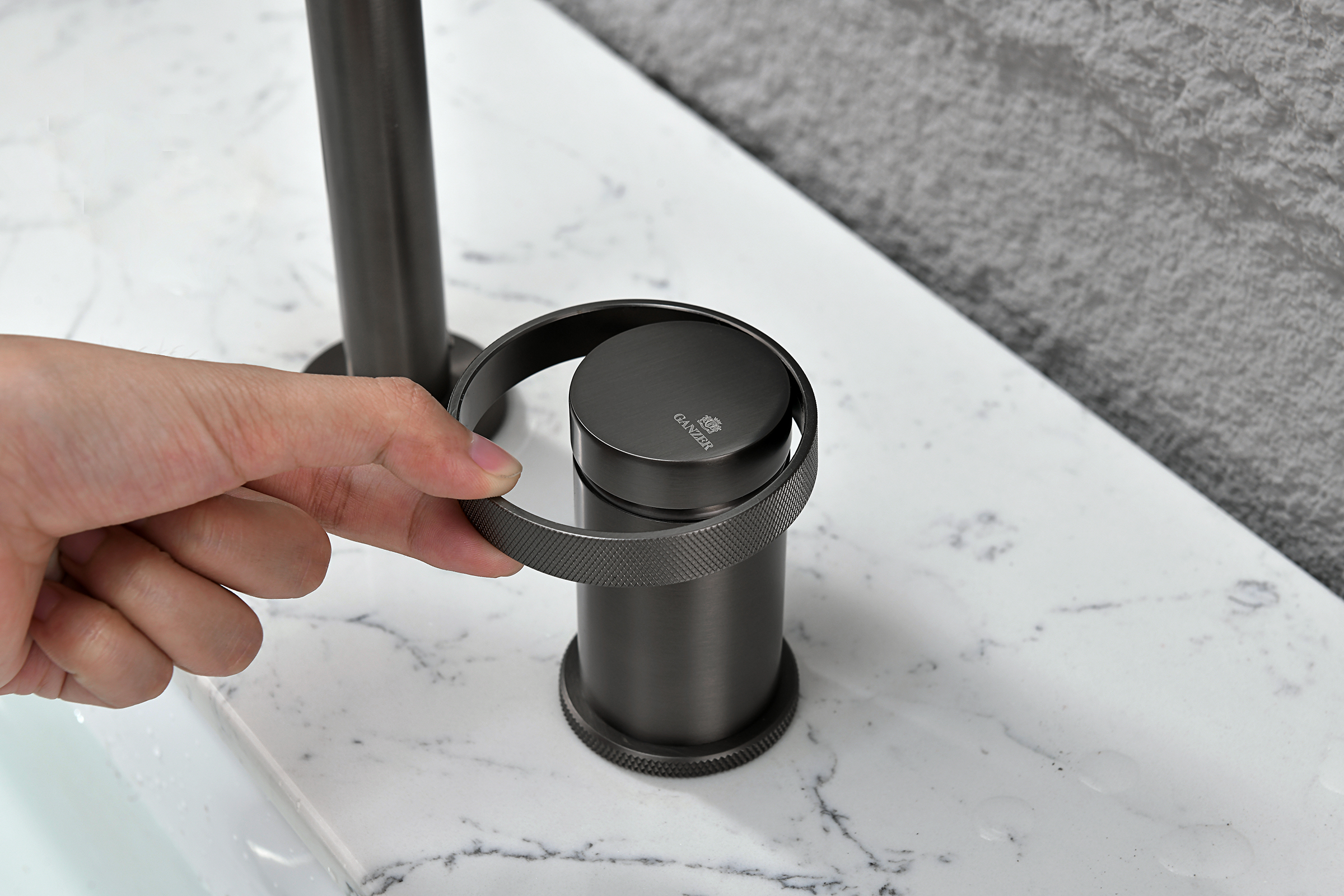 19114-Q Смеситель на борт раковины (2-отв,ГРАФИТ)  GANZER (10/1шт)