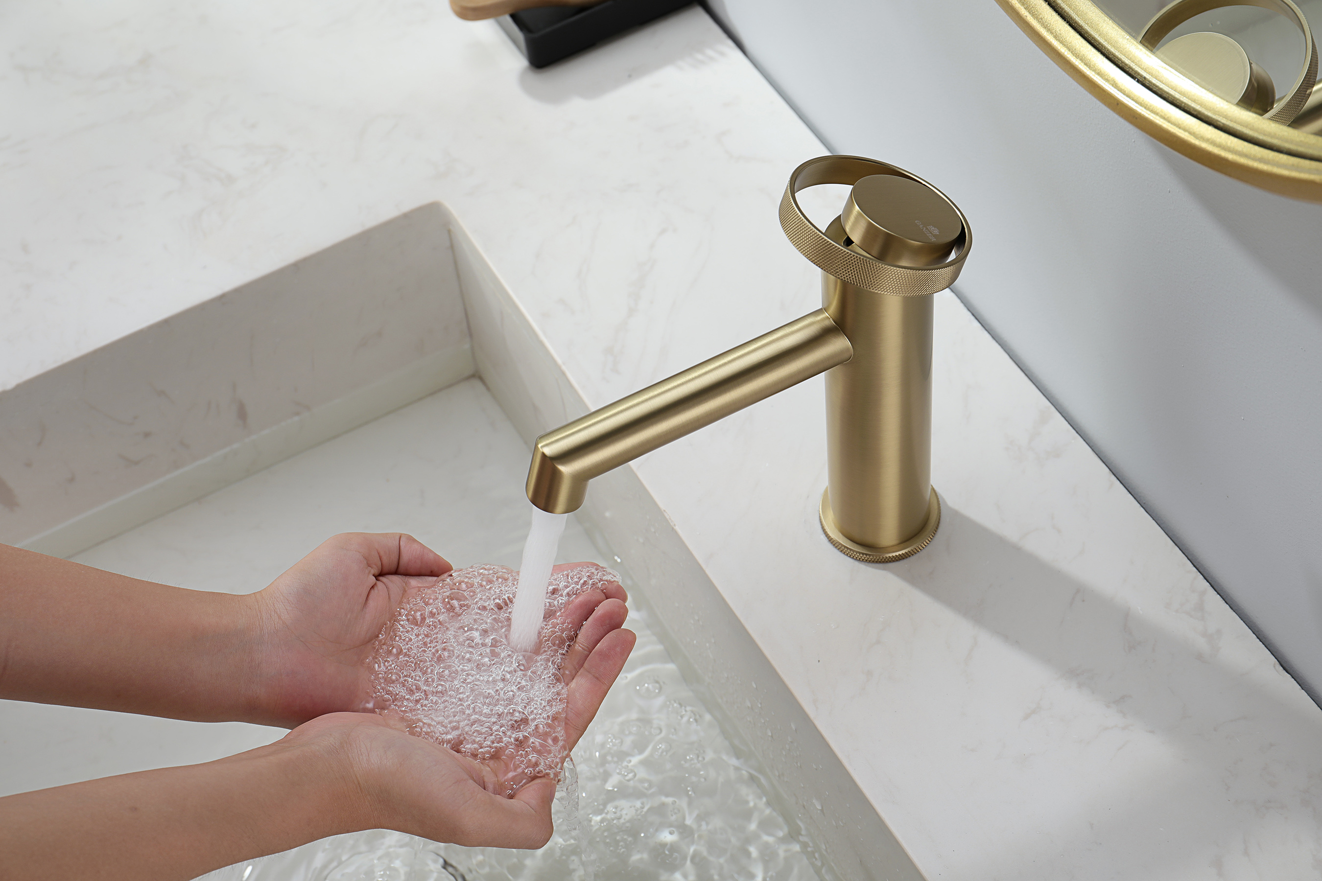 19111-S Смеситель од. для раковины (Мат. Золото) GANZER (10/1шт)