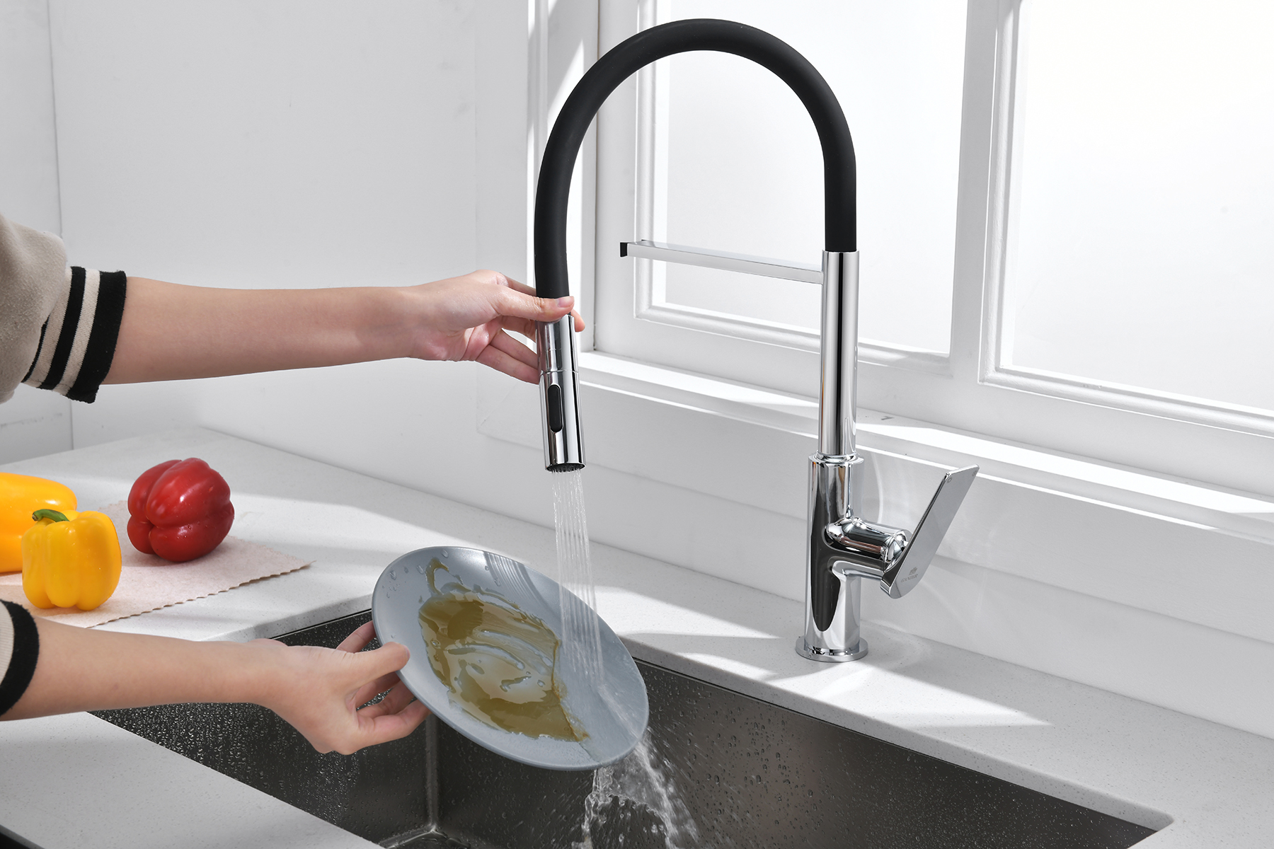 07126 Смеситель для кухни с гиб. МАГНИТ. изливом (ХРОМ+ЧЕР.) GANZER (10/1шт)