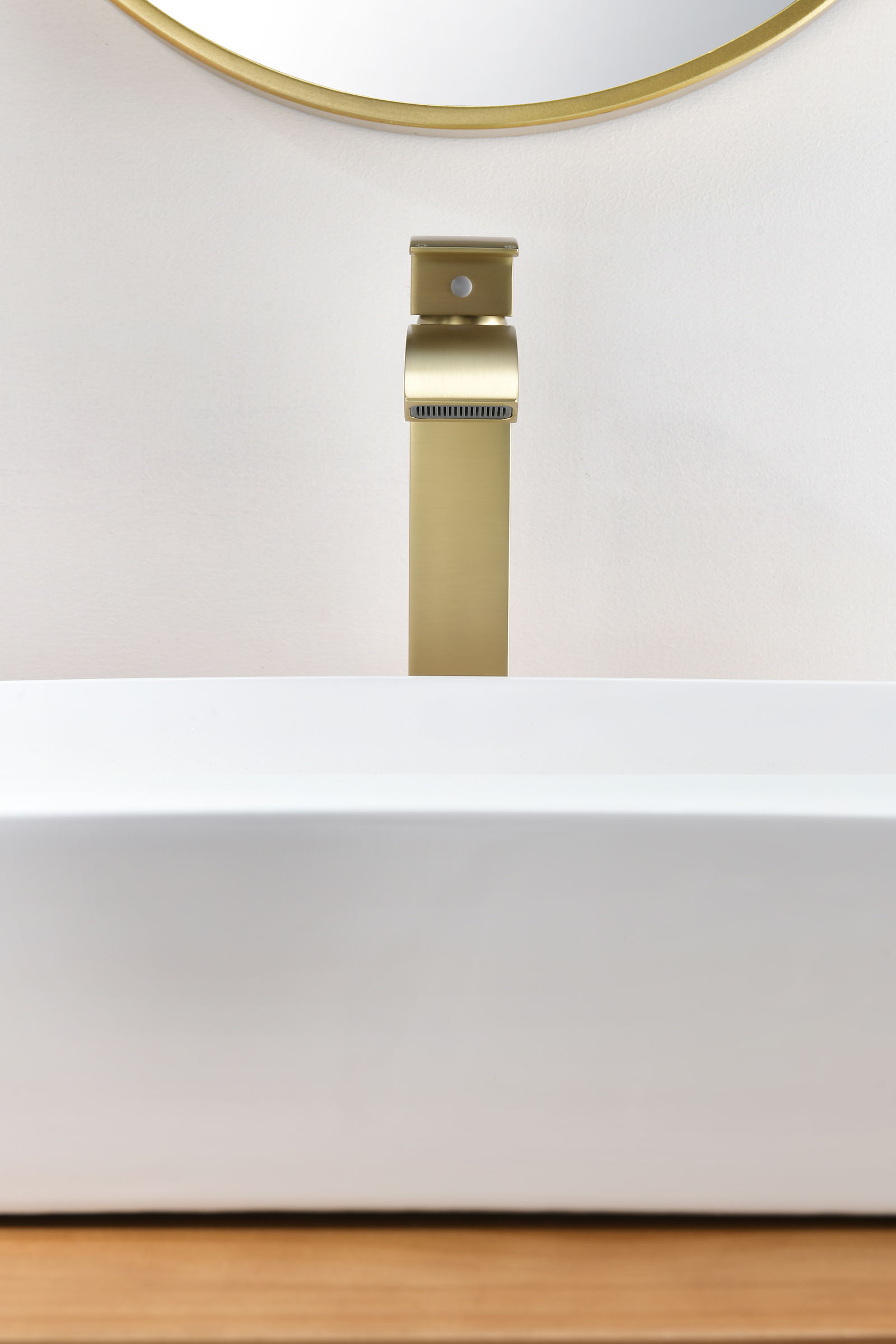 44112-S Смеситель од. для раковины-чаши (Мат. Золото) GANZER (10/1шт)