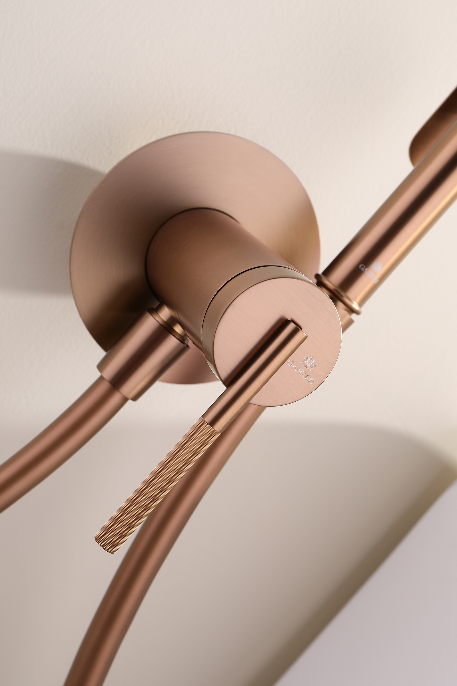 19157-R Смеситель встраиваемый с ГИГ. душем (Роз. Золото) GANZER (10/1шт)