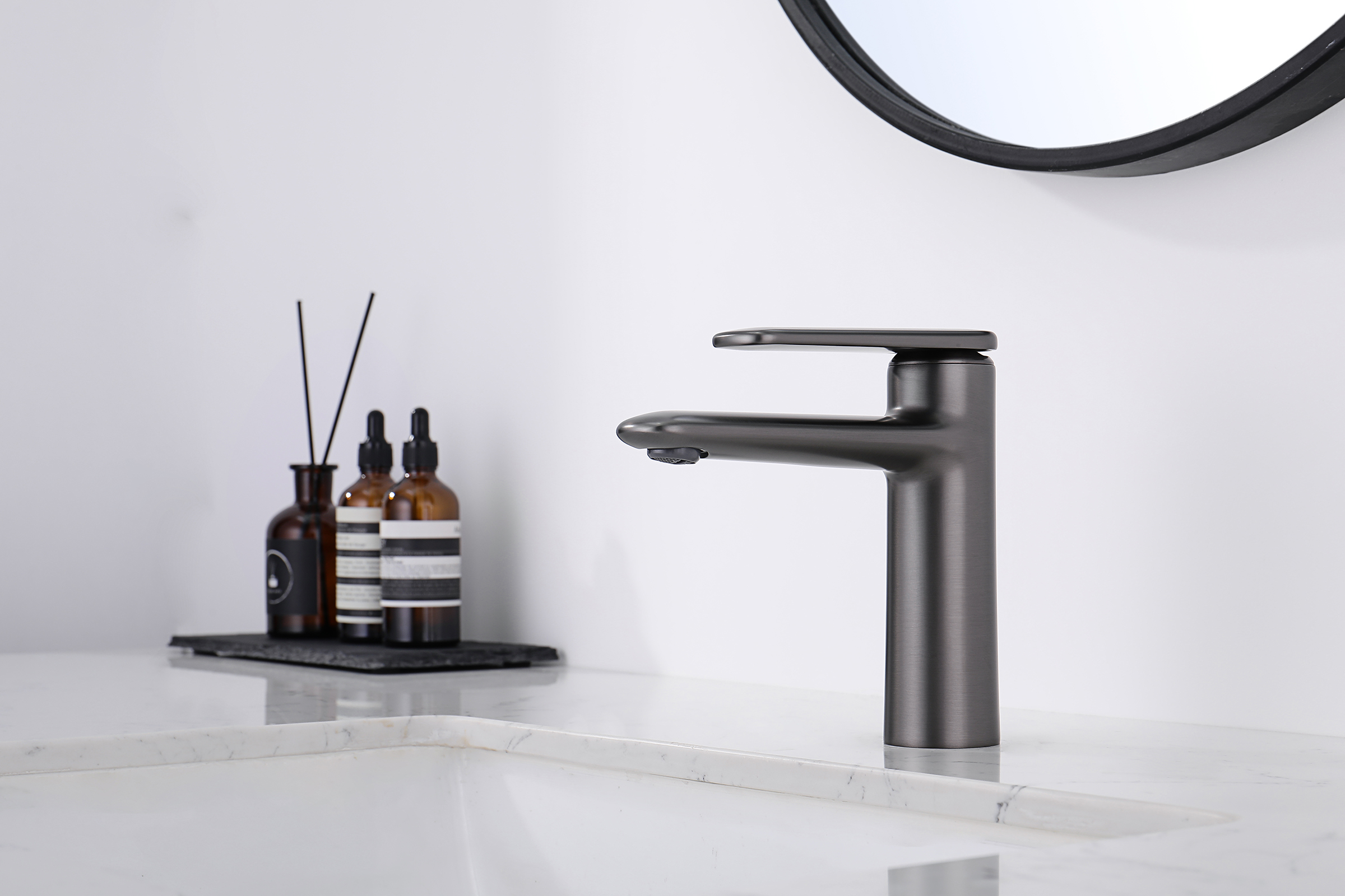 02111-Q Смеситель од. для раковины (ГРАФИТ) GANZER (10/1шт)